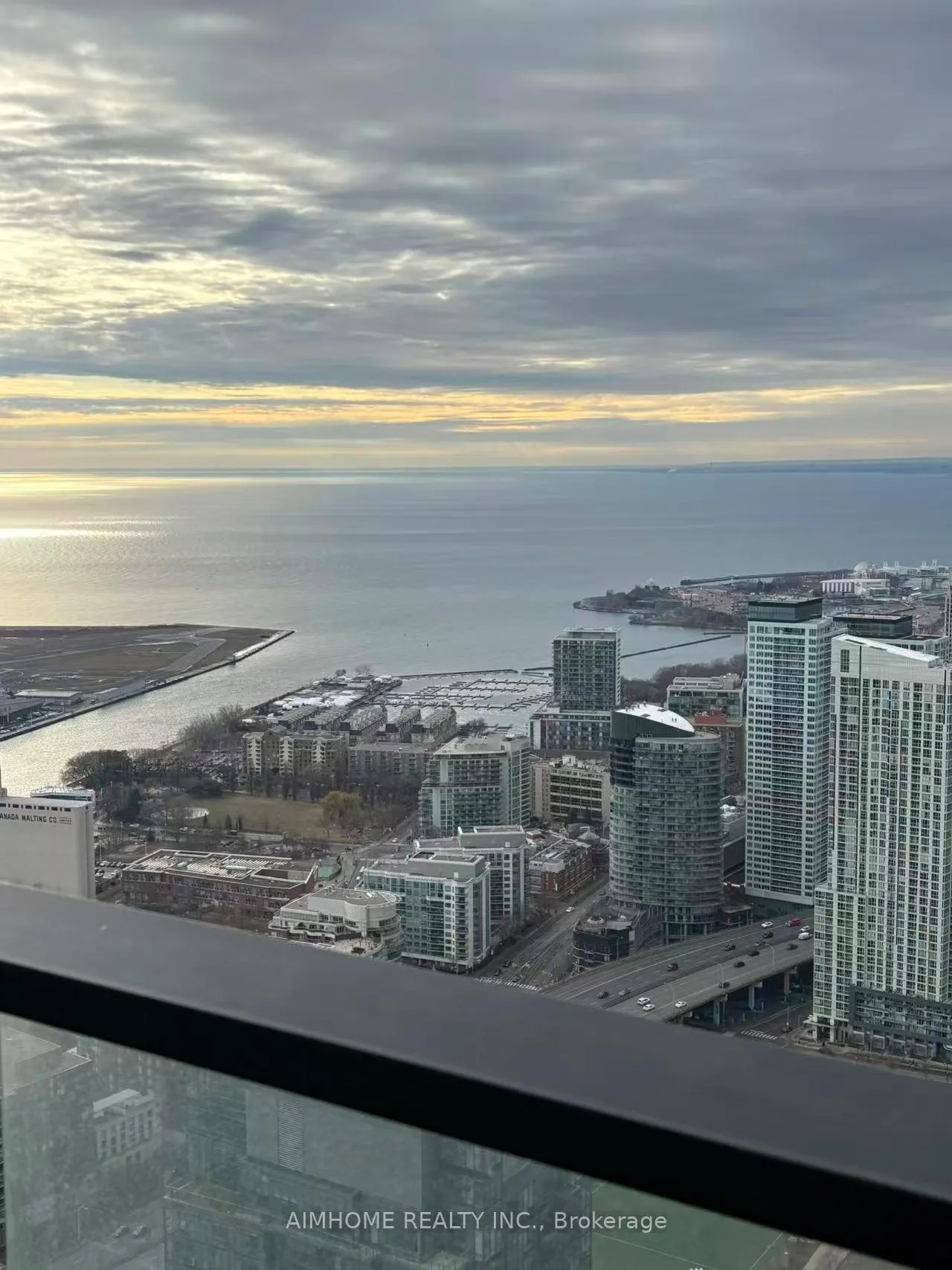 Photo 5 of Unit 6801, 3 Concord Cityplace Way, Toronto, Waterfront Communities — HOMEH