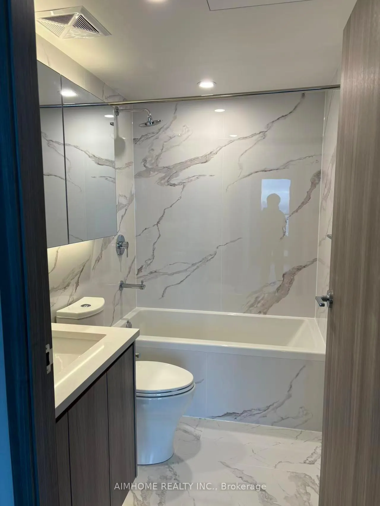 Photo 12 of Unit 6801, 3 Concord Cityplace Way, Toronto, Waterfront Communities — HOMEH