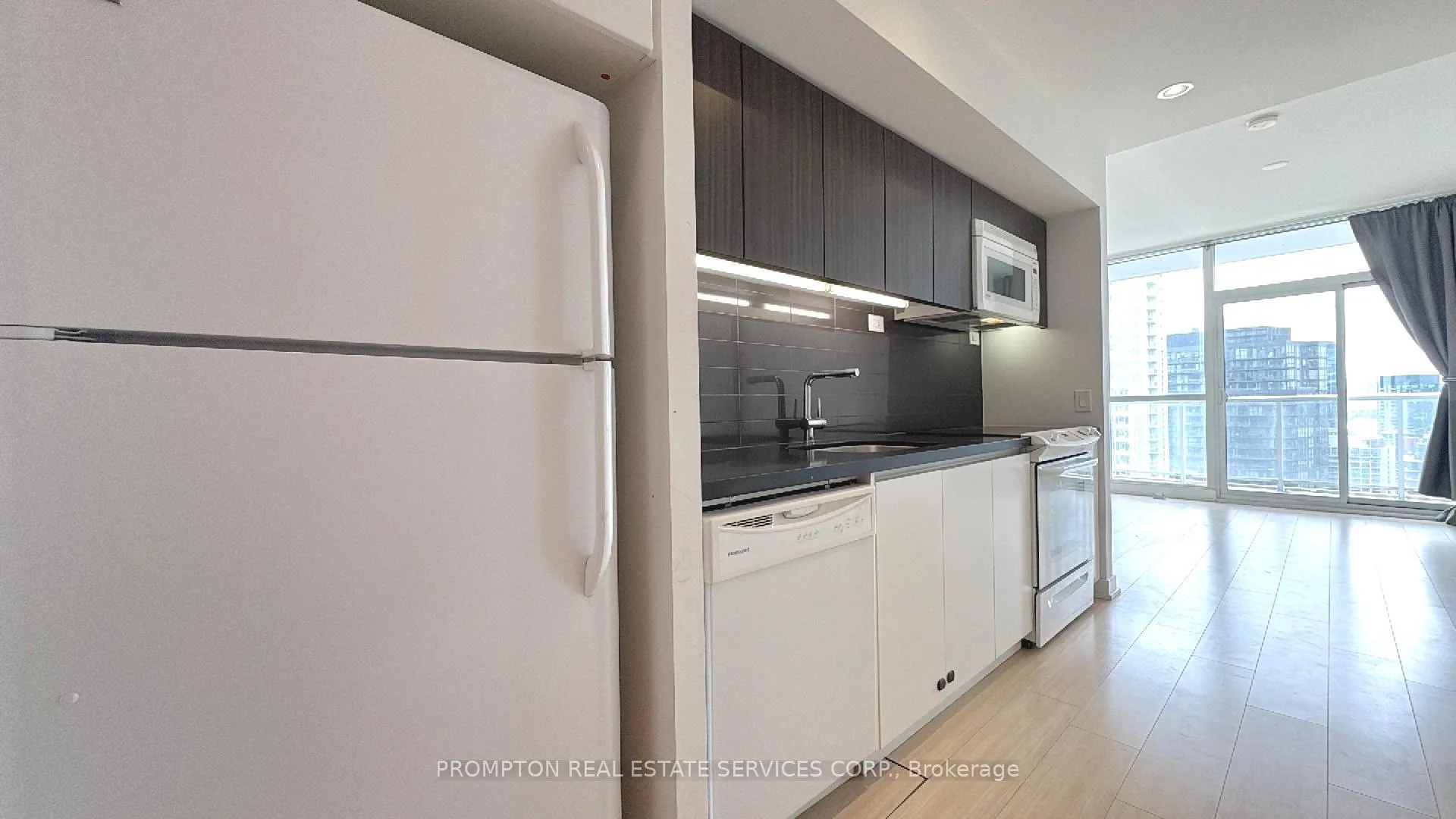 Photo 5 of Unit 3009, 75 Queens Wharf Road, Toronto, Waterfront Communities — HOMEH