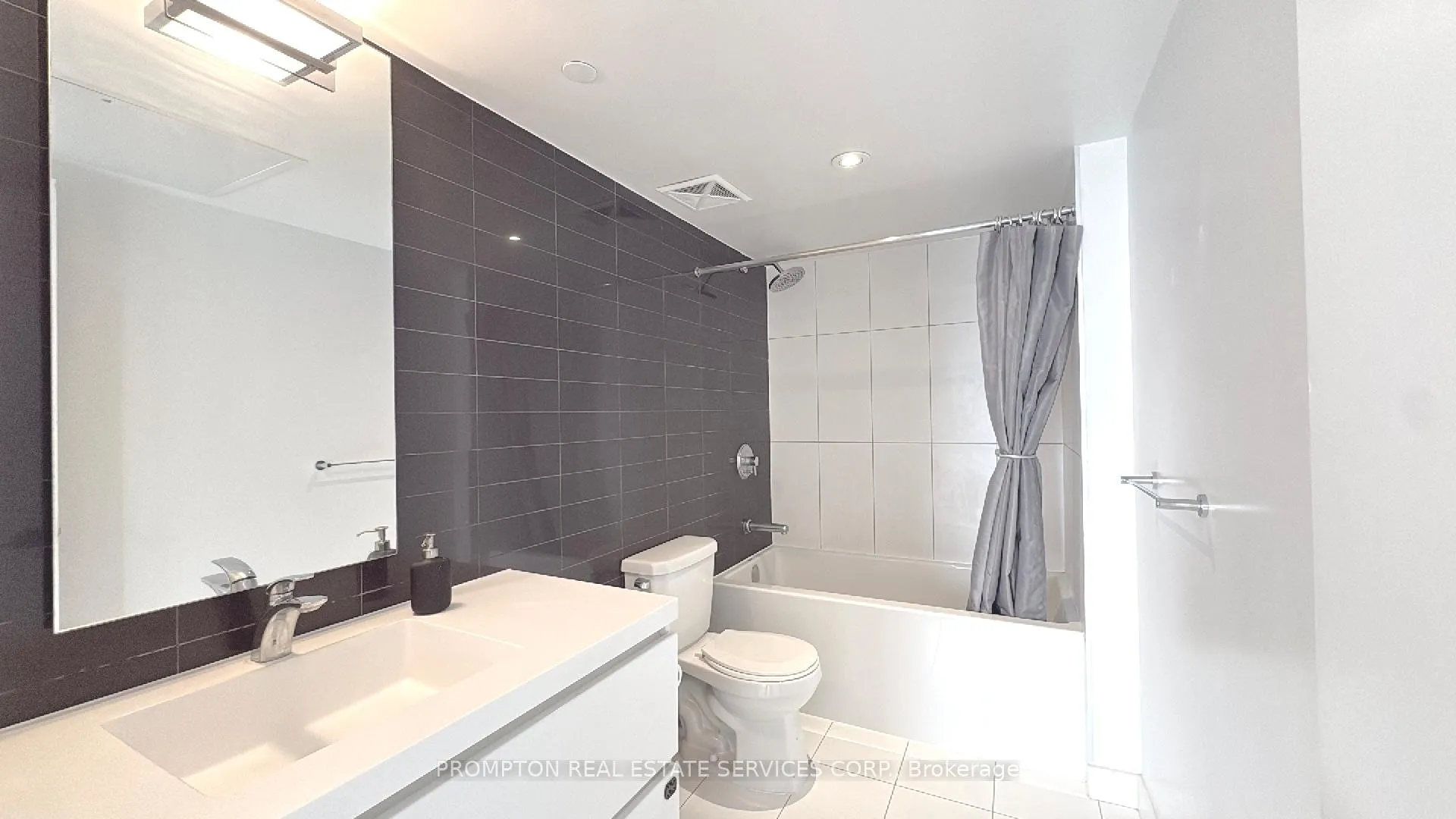 Photo 8 of Unit 3009, 75 Queens Wharf Road, Toronto, Waterfront Communities — HOMEH