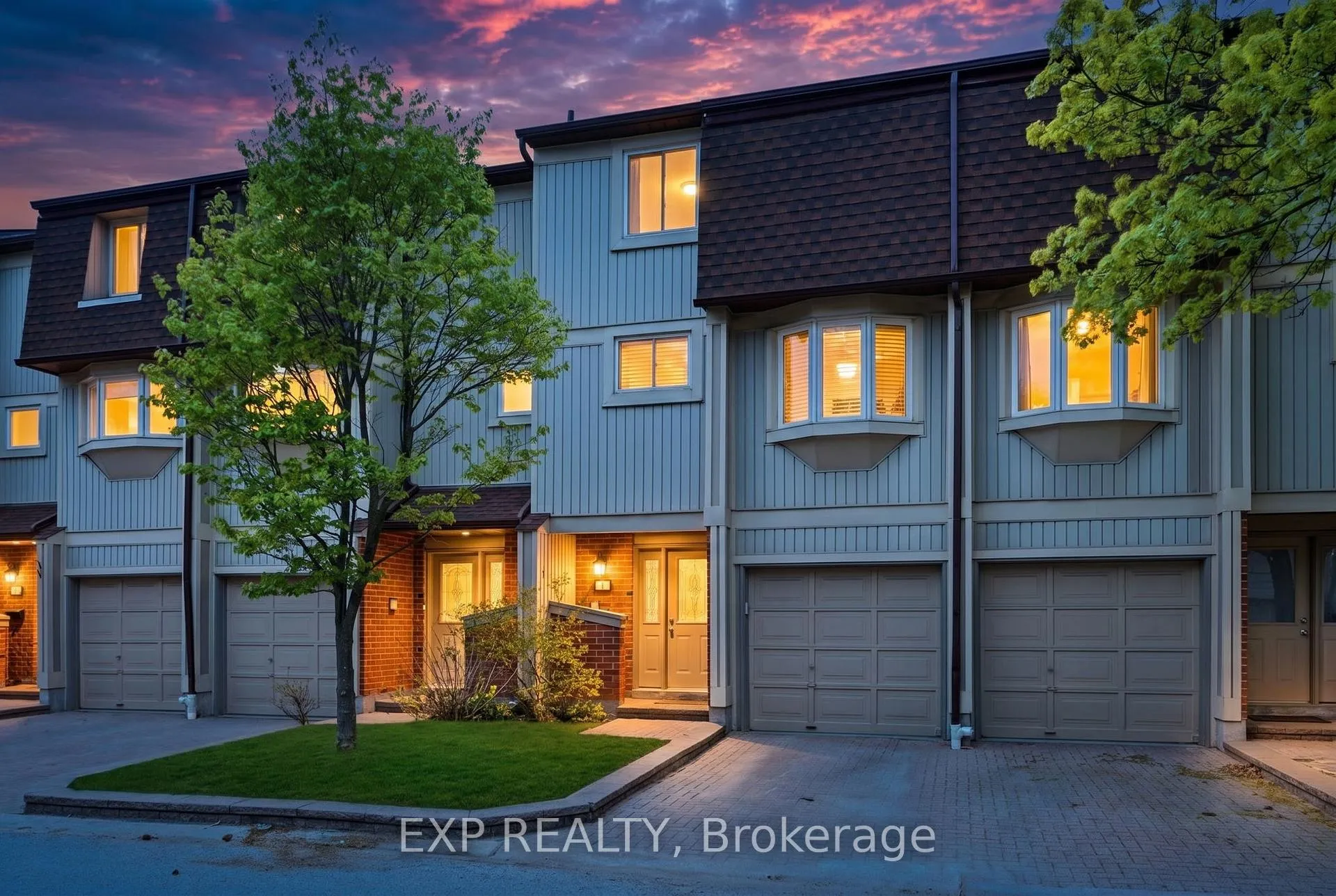 Photo 1 of Unit 2, 1010 Walden Circle, Mississauga, Clarkson — HOMEH