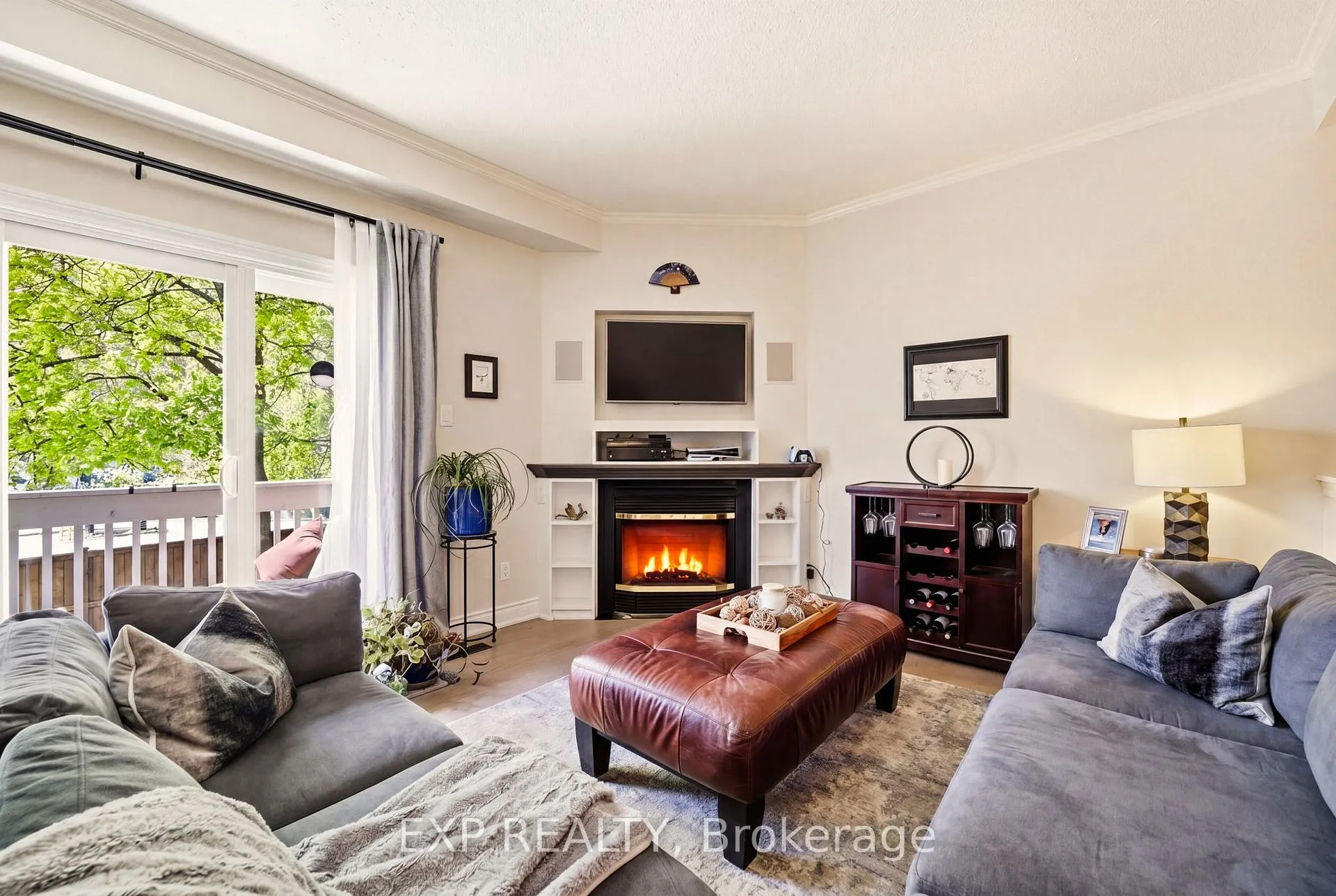 Photo 2 of Unit 2, 1010 Walden Circle, Mississauga, Clarkson — HOMEH
