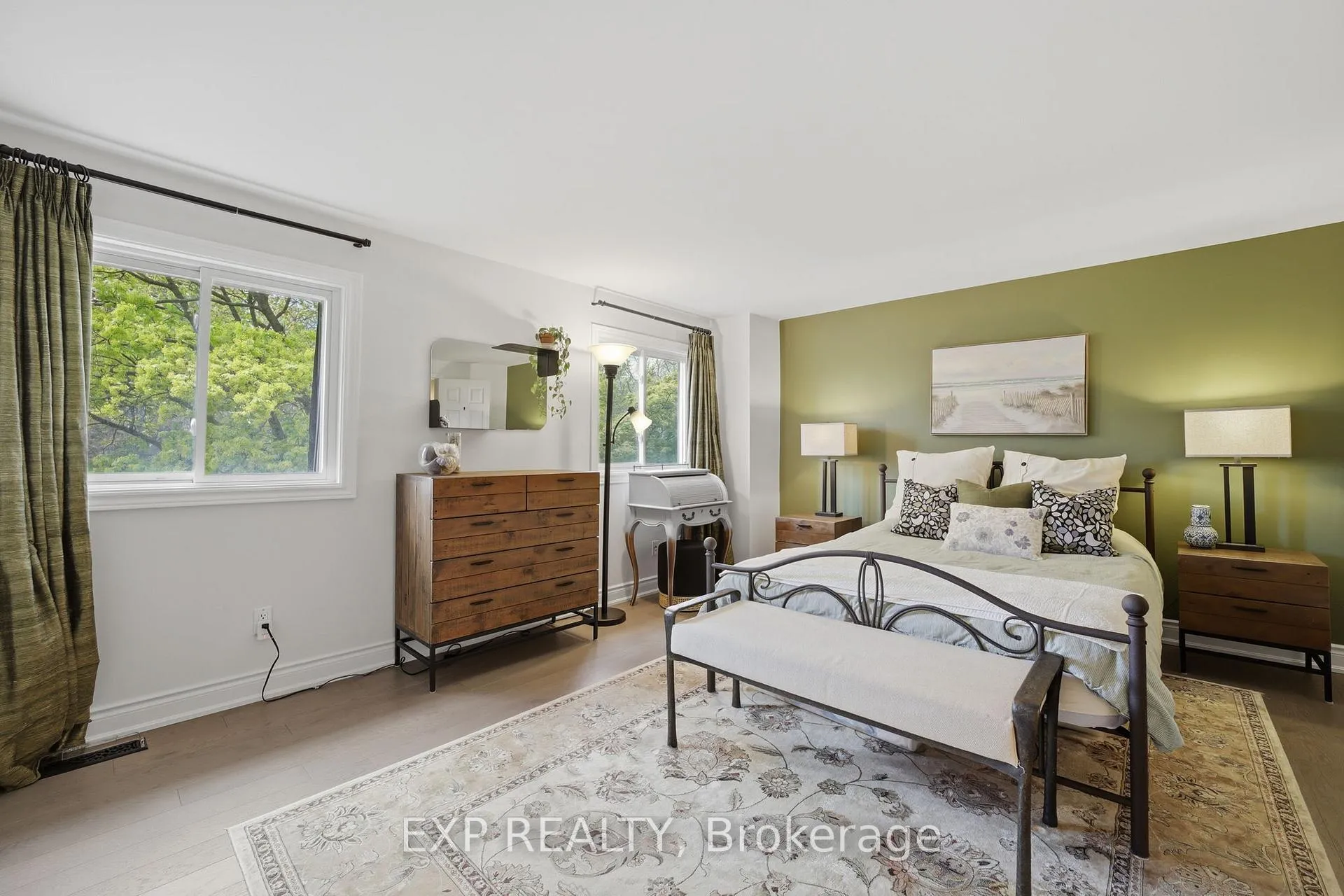 Photo 3 of Unit 2, 1010 Walden Circle, Mississauga, Clarkson — HOMEH