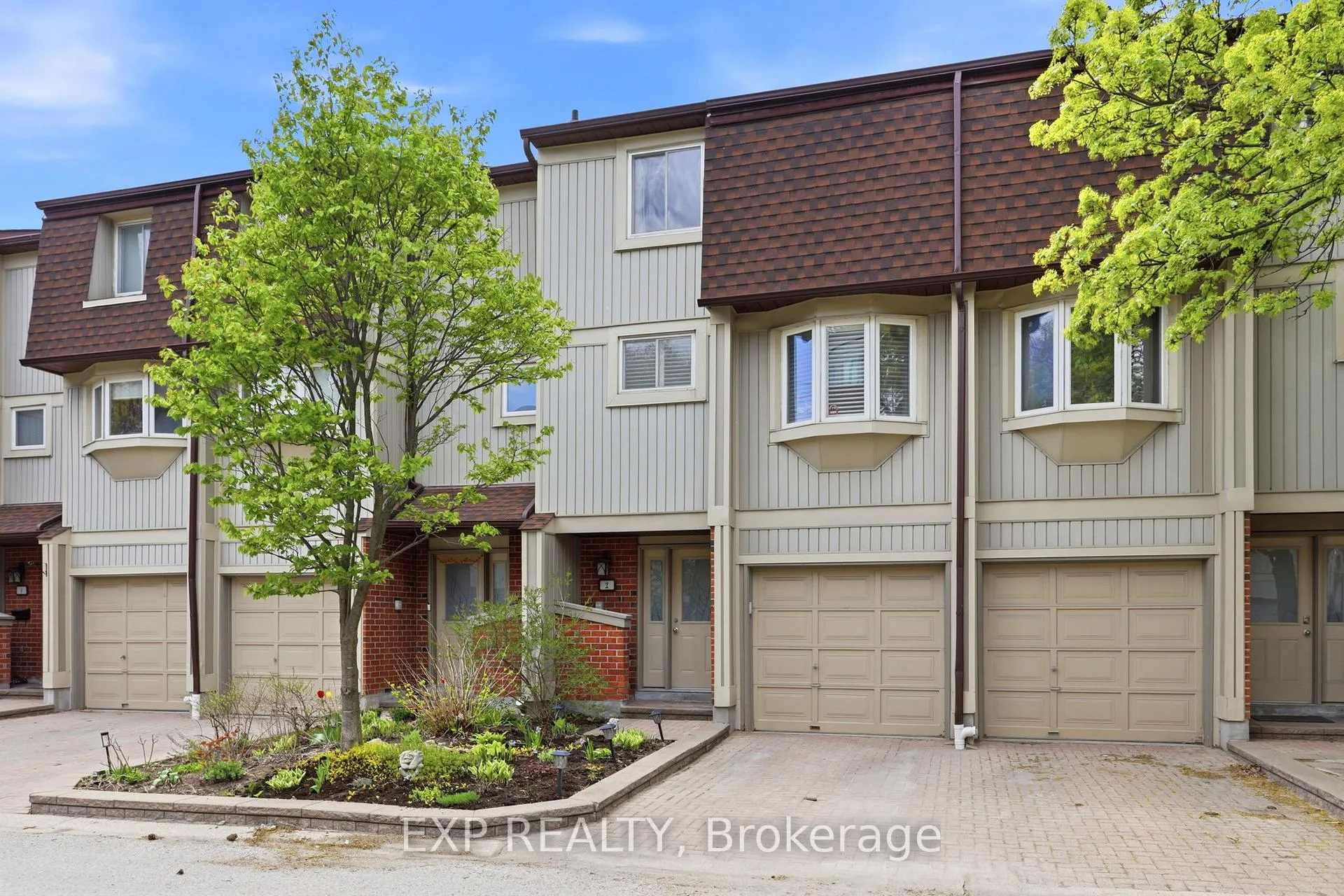 Photo 5 of Unit 2, 1010 Walden Circle, Mississauga, Clarkson — HOMEH