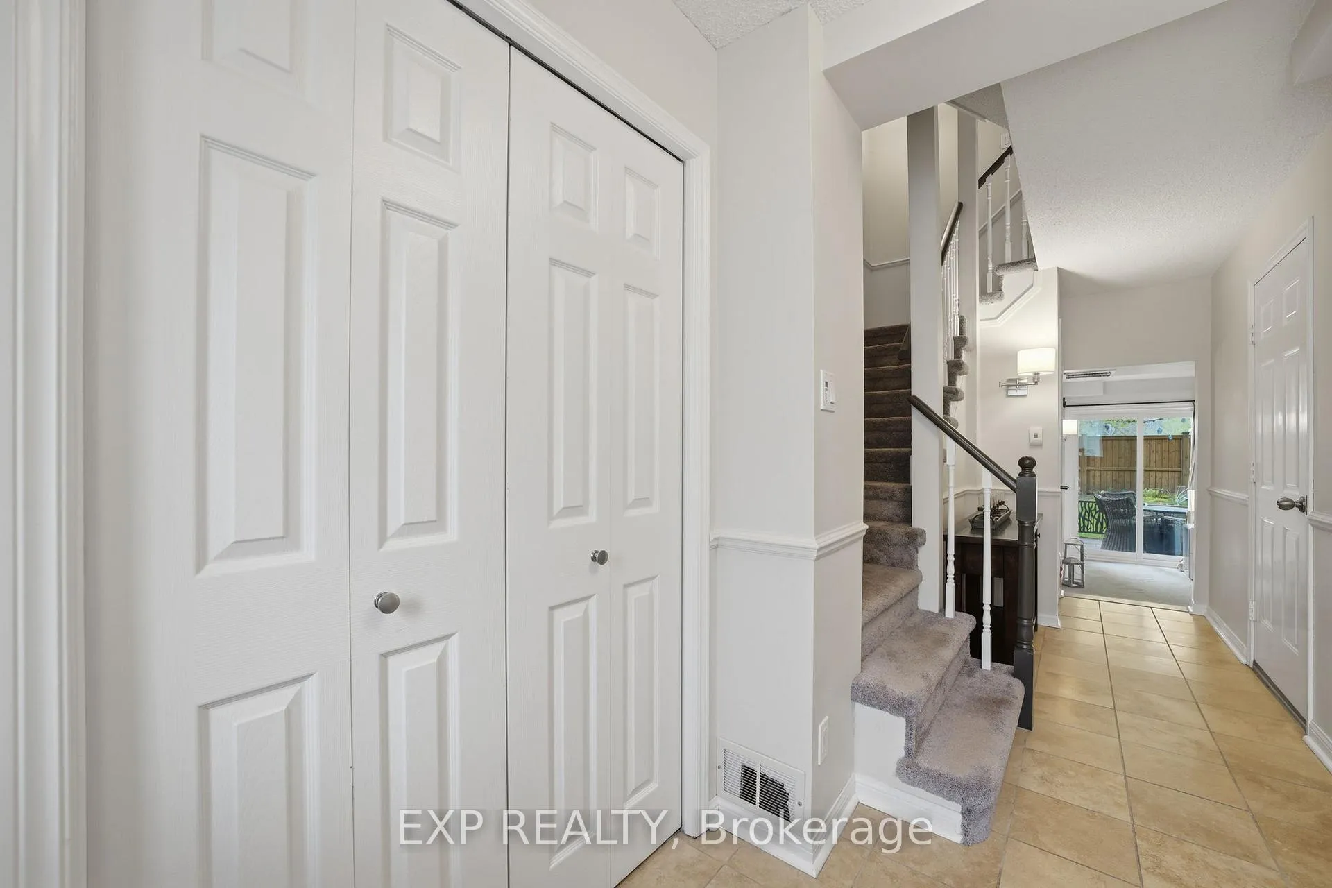 Photo 7 of Unit 2, 1010 Walden Circle, Mississauga, Clarkson — HOMEH