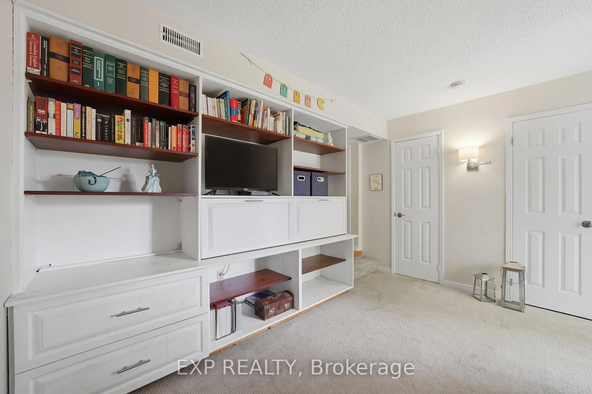 Photo 12 of Unit 2, 1010 Walden Circle, Mississauga, Clarkson — HOMEH