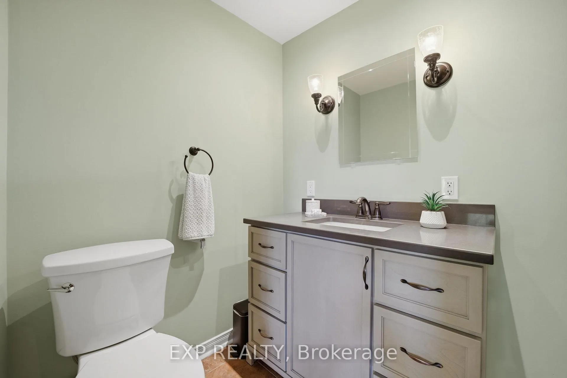 Photo 34 of Unit 2, 1010 Walden Circle, Mississauga, Clarkson — HOMEH