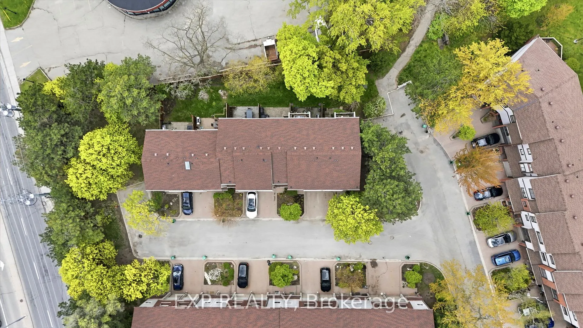 Photo 43 of Unit 2, 1010 Walden Circle, Mississauga, Clarkson — HOMEH