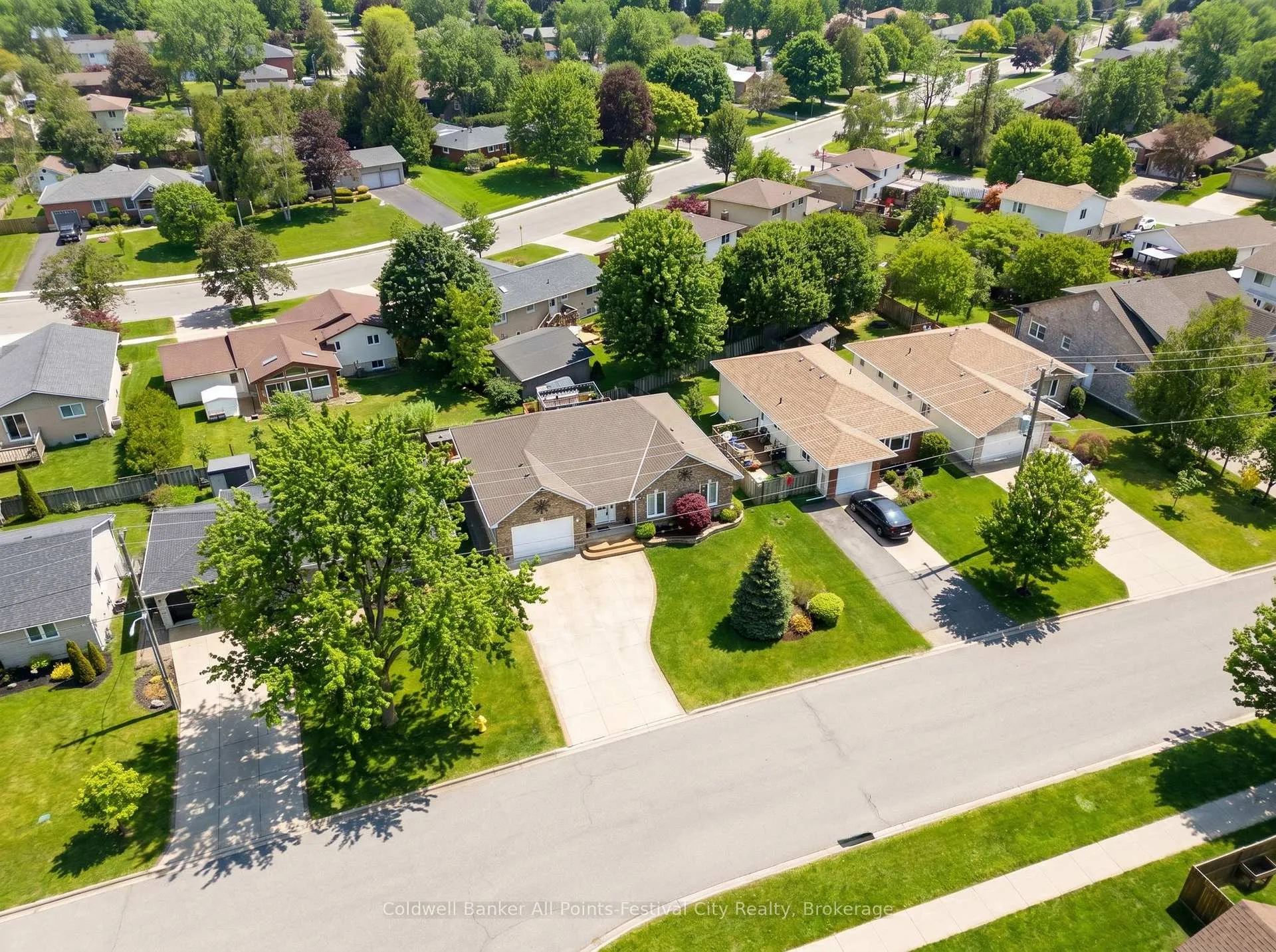Photo 2 of 16 Balvina Drive W, Goderich, Goderich (Town) — HOMEH