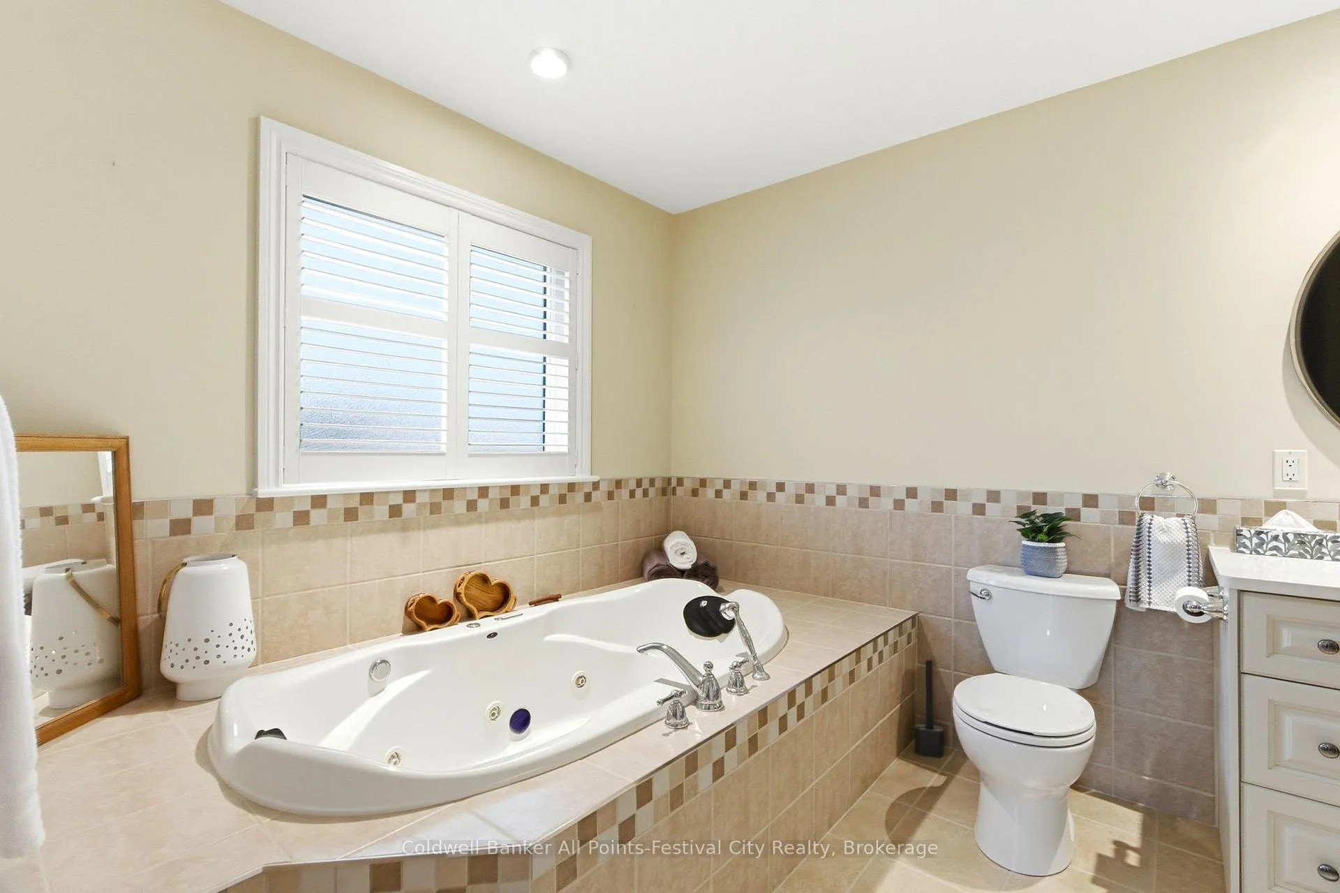 Photo 18 of 16 Balvina Drive W, Goderich, Goderich (Town) — HOMEH