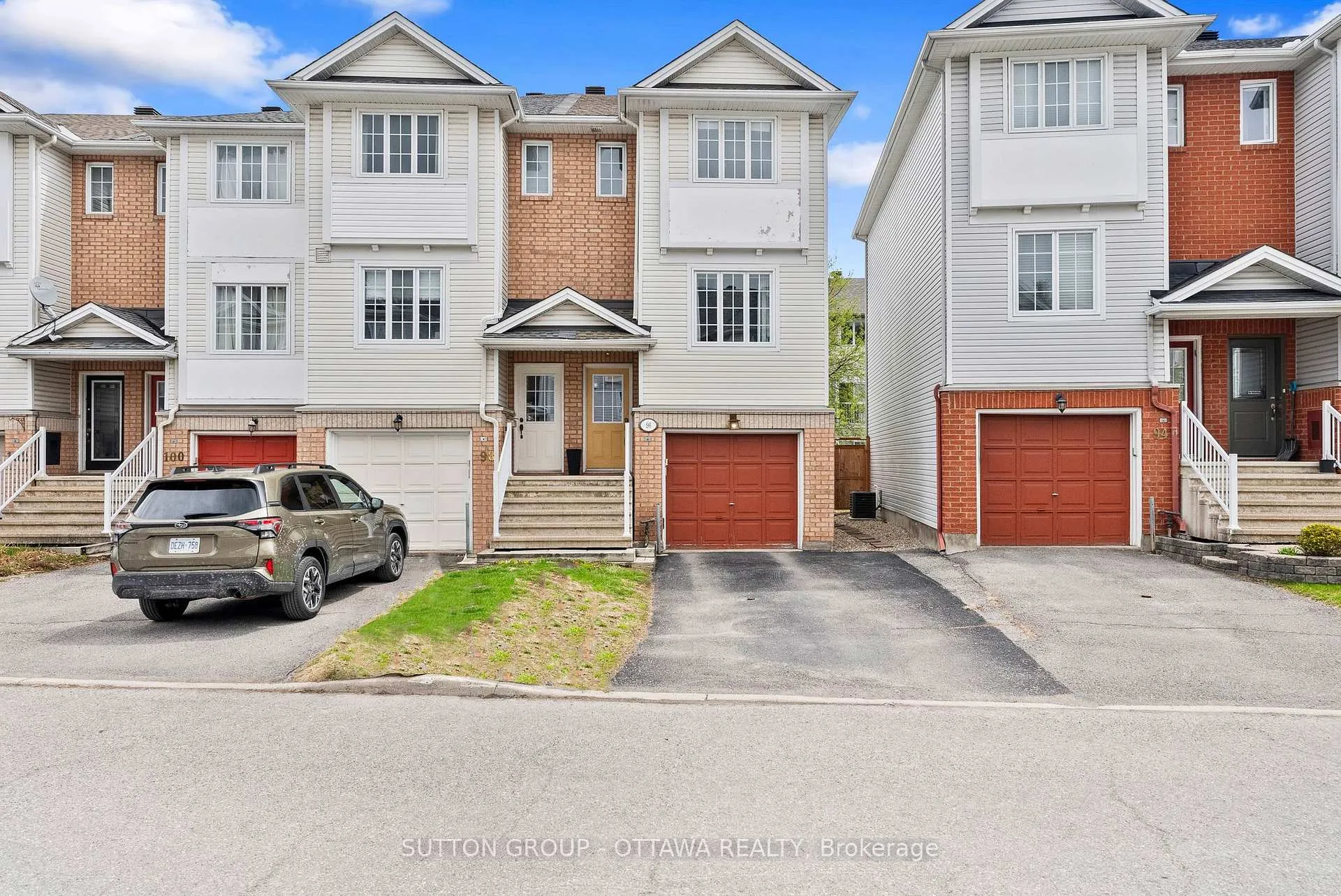 Photo 1 of 96 Manhattan Crescent, Ottawa, Central Park — HOMEH