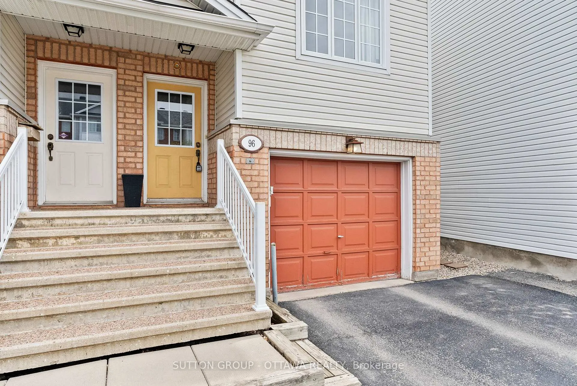 Photo 2 of 96 Manhattan Crescent, Ottawa, Central Park — HOMEH