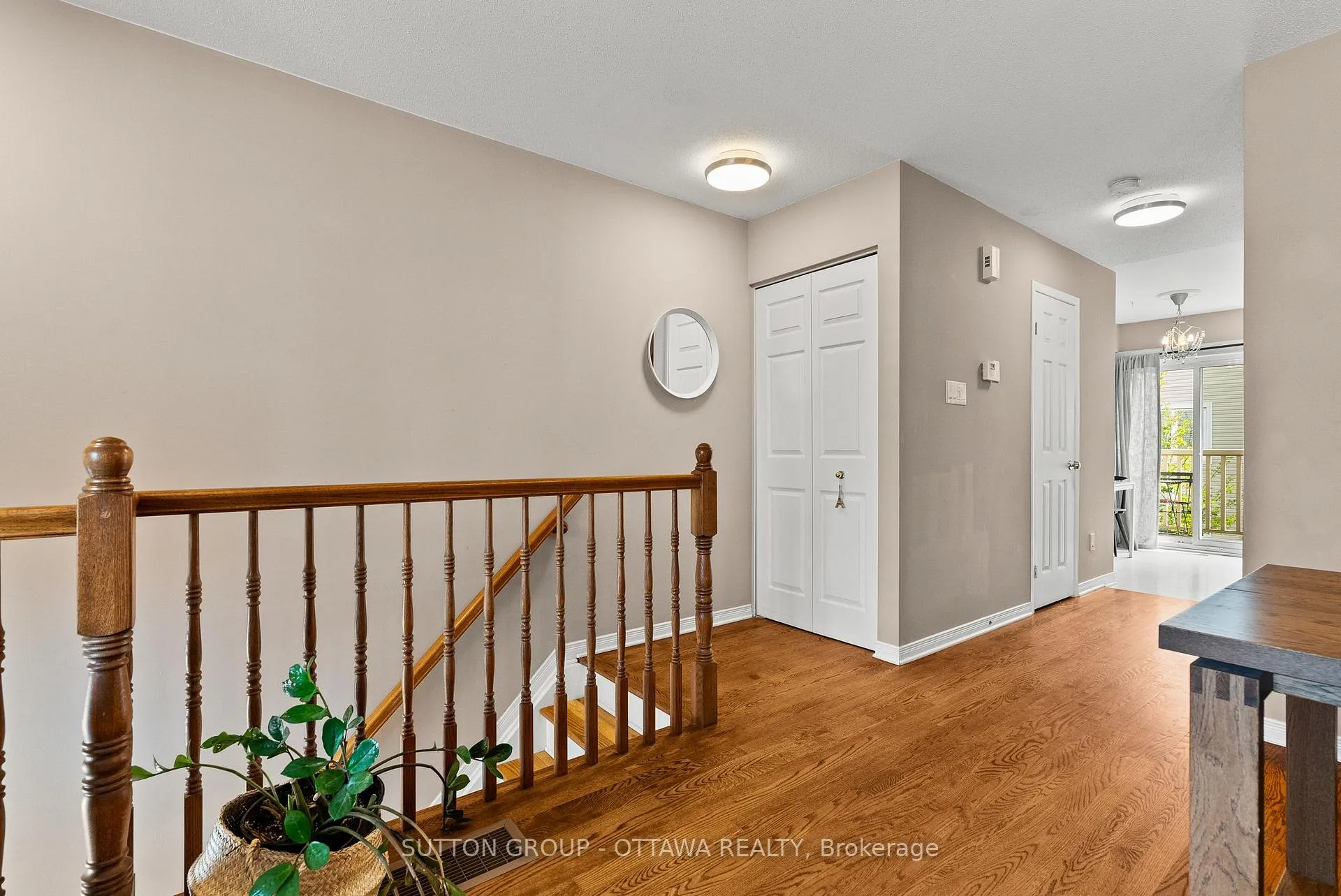 Photo 5 of 96 Manhattan Crescent, Ottawa, Central Park — HOMEH