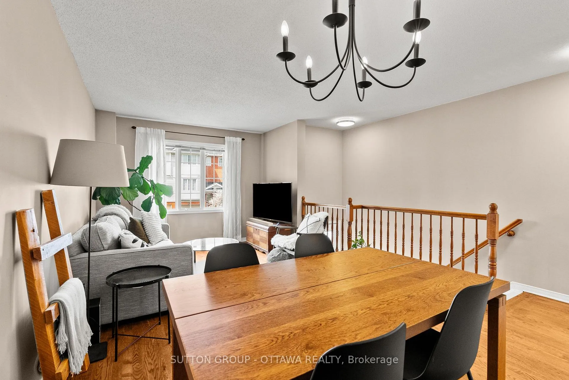 Photo 9 of 96 Manhattan Crescent, Ottawa, Central Park — HOMEH