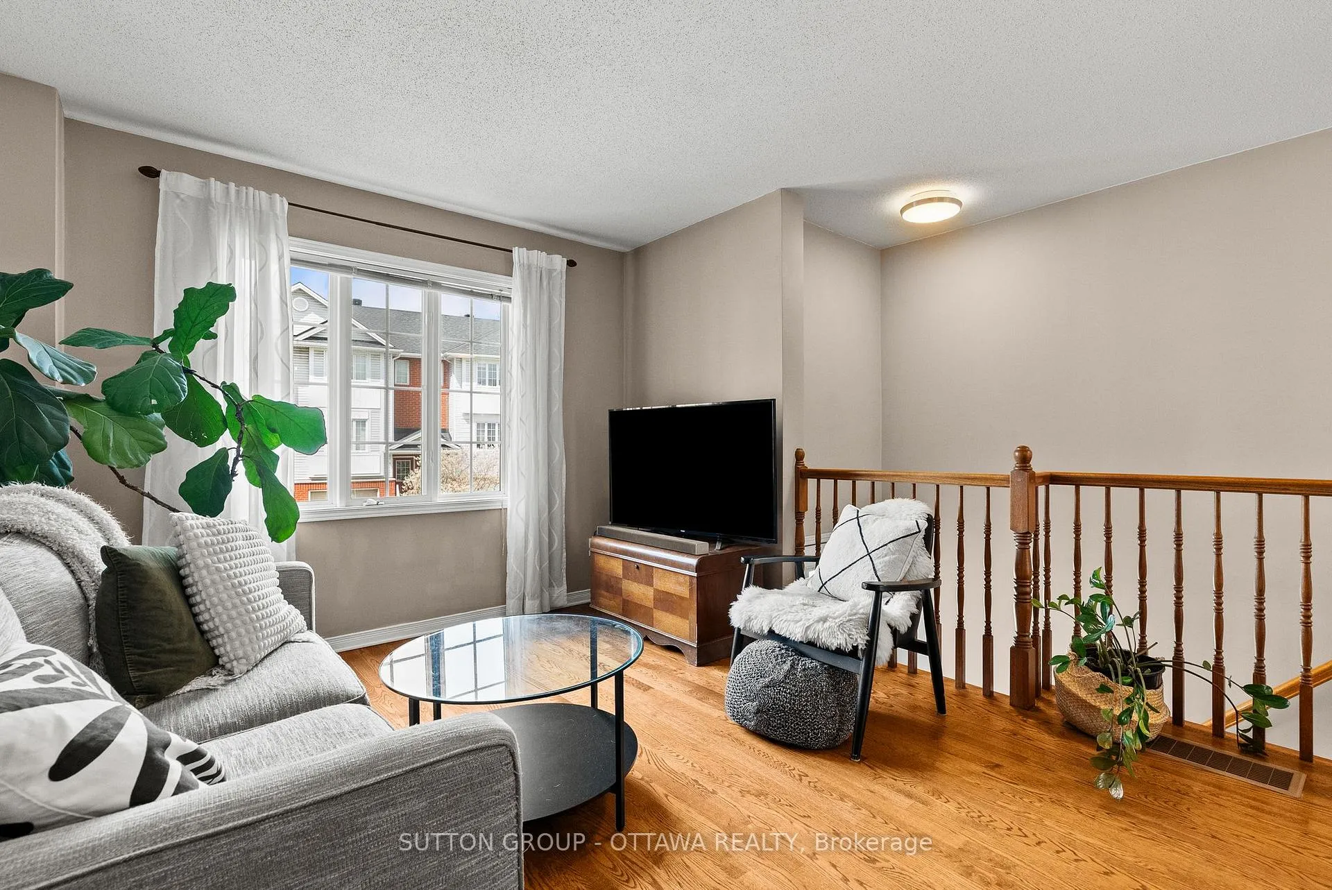 Photo 11 of 96 Manhattan Crescent, Ottawa, Central Park — HOMEH