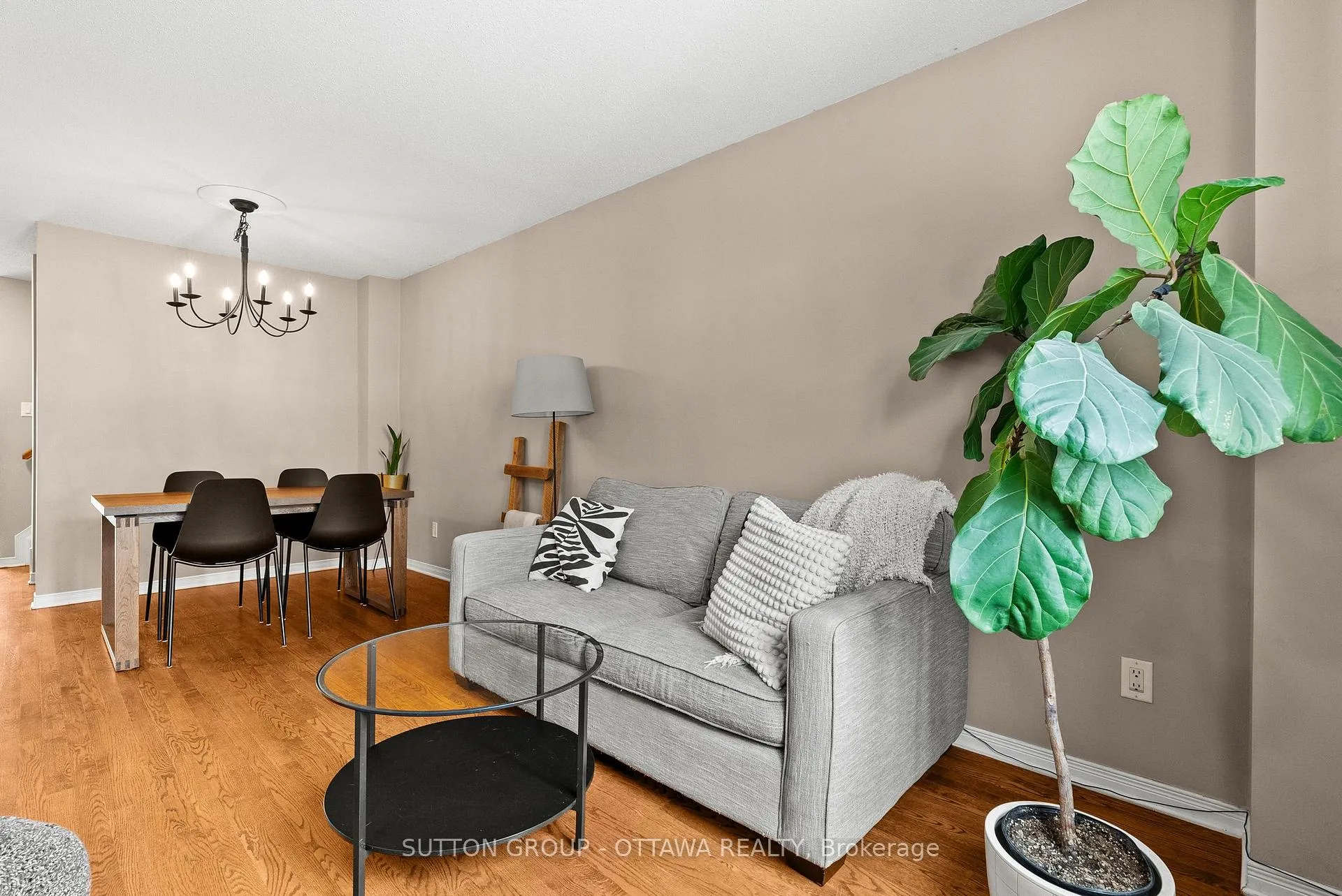 Photo 12 of 96 Manhattan Crescent, Ottawa, Central Park — HOMEH