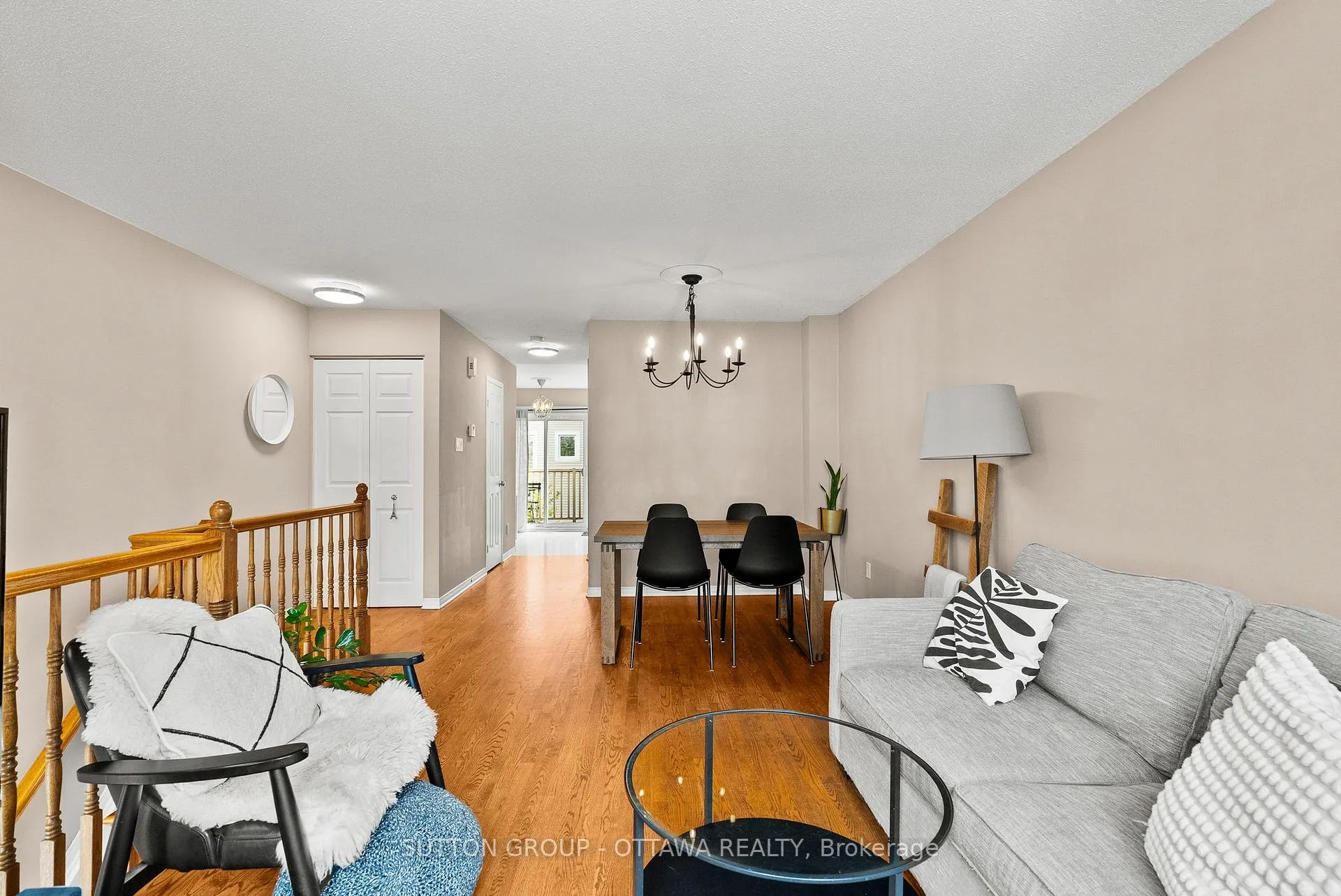 Photo 13 of 96 Manhattan Crescent, Ottawa, Central Park — HOMEH