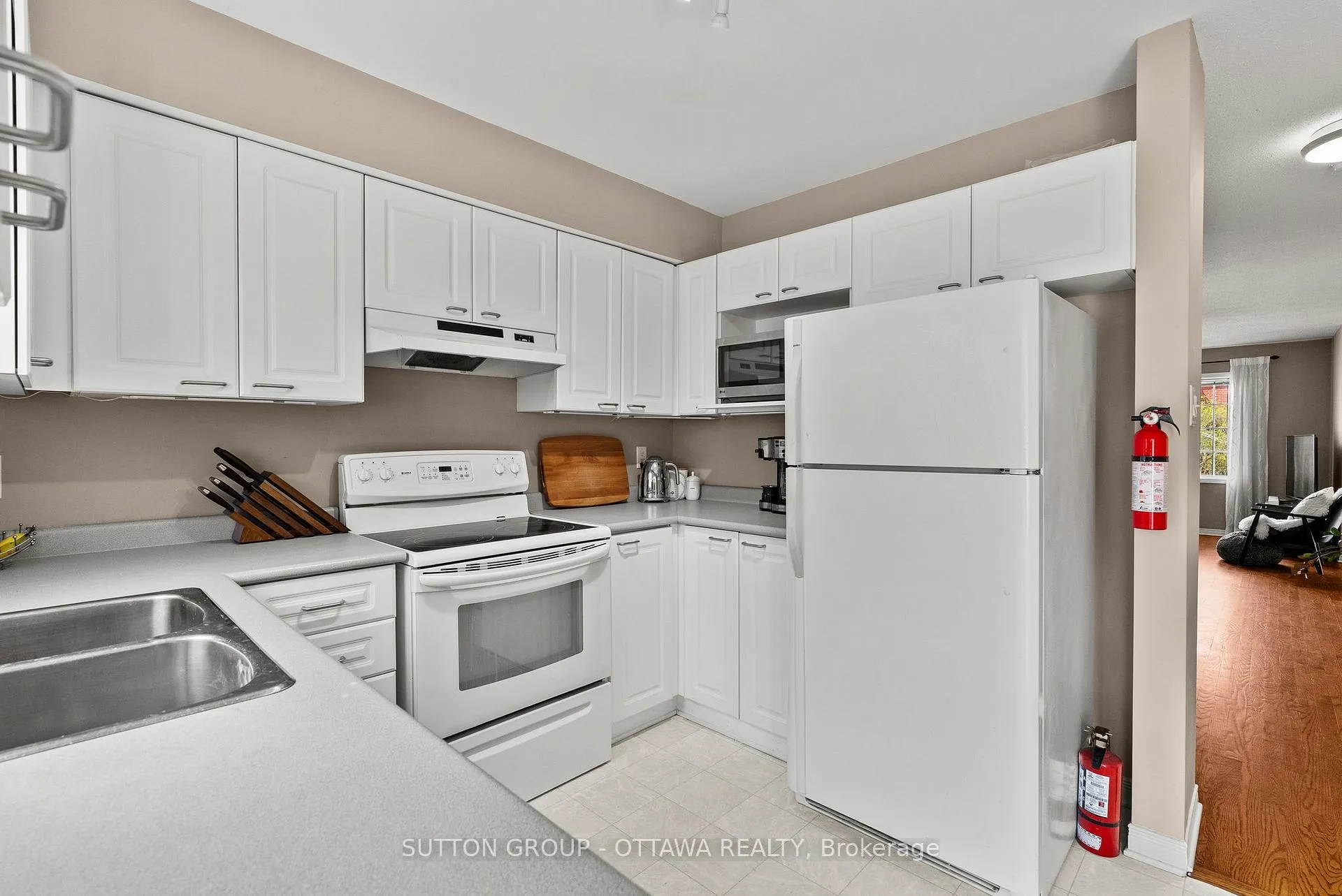 Photo 16 of 96 Manhattan Crescent, Ottawa, Central Park — HOMEH