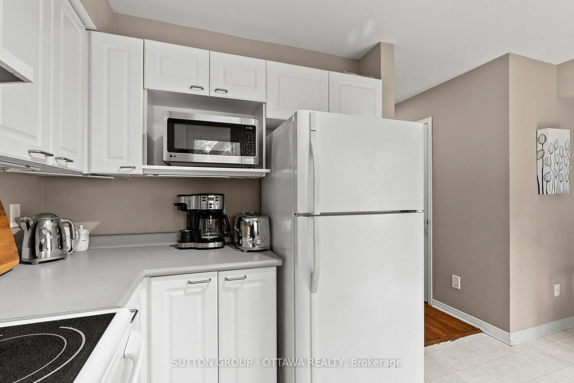 Photo 17 of 96 Manhattan Crescent, Ottawa, Central Park — HOMEH