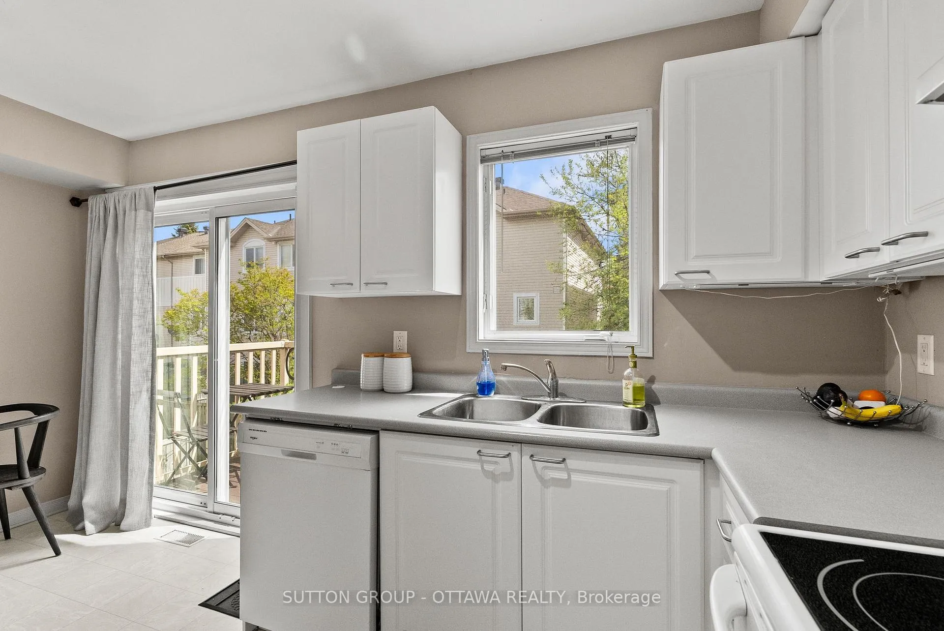 Photo 18 of 96 Manhattan Crescent, Ottawa, Central Park — HOMEH