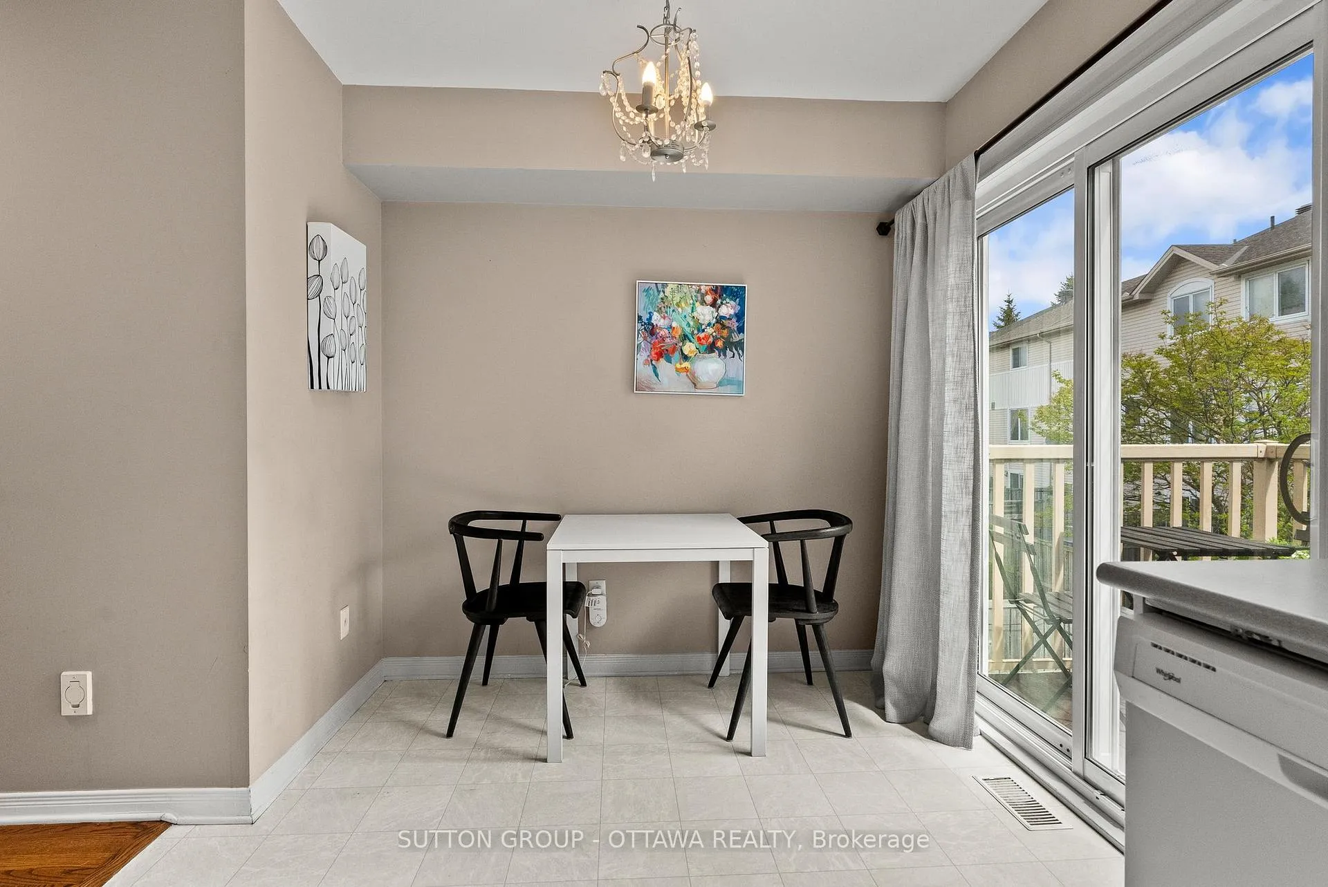 Photo 19 of 96 Manhattan Crescent, Ottawa, Central Park — HOMEH