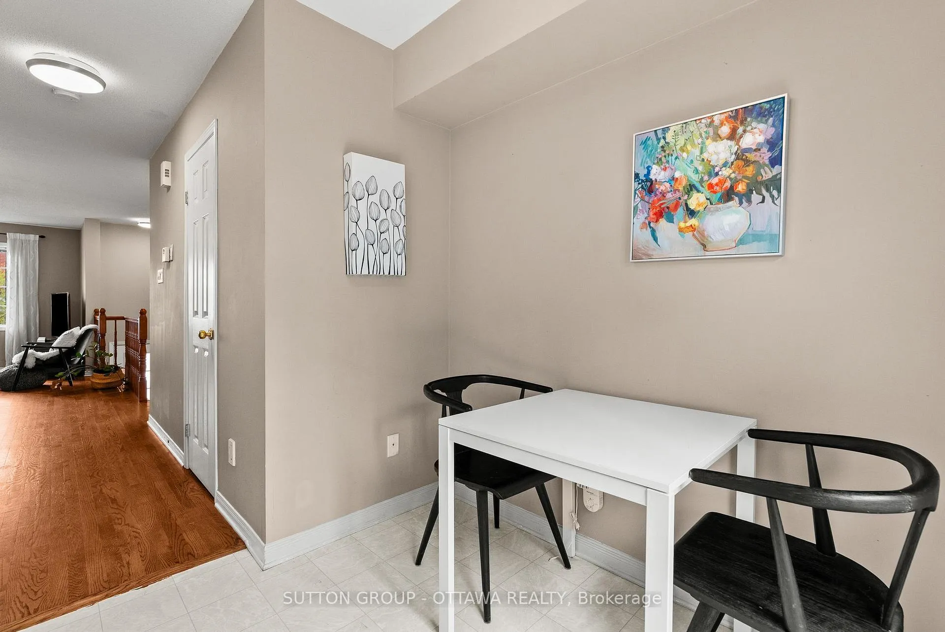 Photo 20 of 96 Manhattan Crescent, Ottawa, Central Park — HOMEH