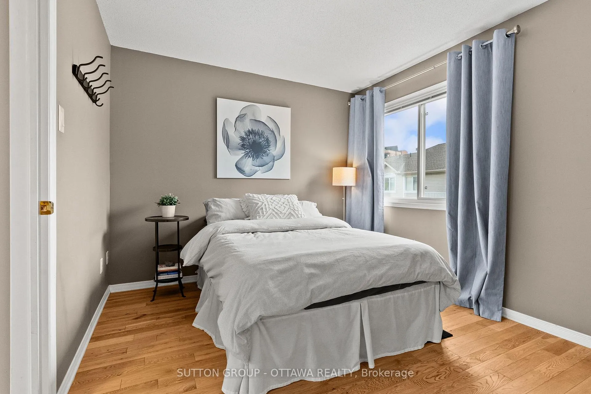Photo 30 of 96 Manhattan Crescent, Ottawa, Central Park — HOMEH
