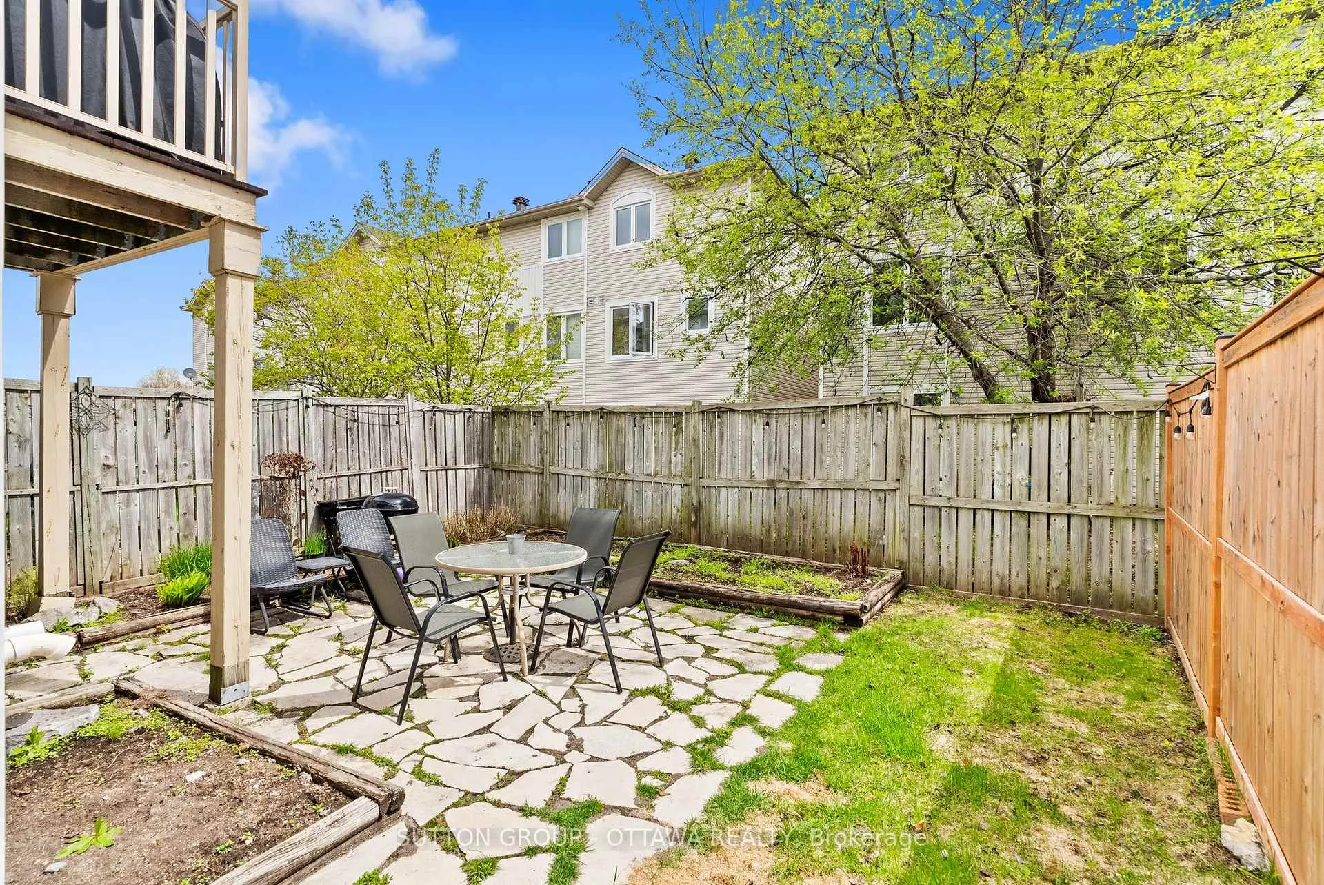 Photo 39 of 96 Manhattan Crescent, Ottawa, Central Park — HOMEH