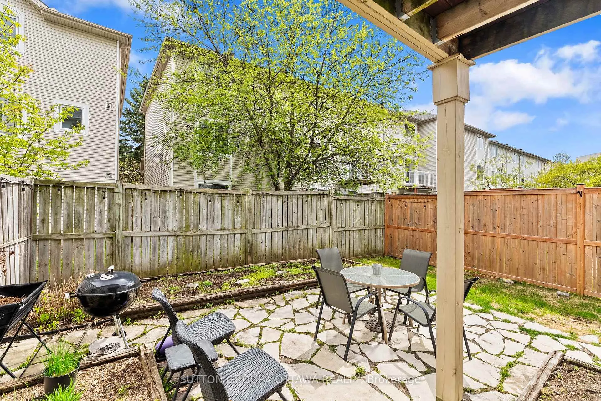 Photo 42 of 96 Manhattan Crescent, Ottawa, Central Park — HOMEH