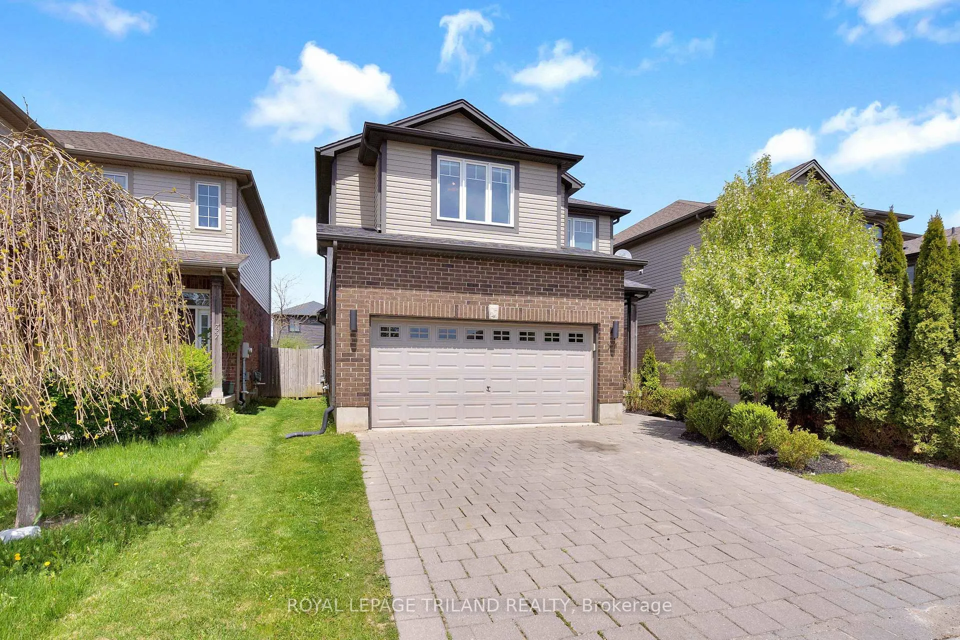 Photo 2 of 731 Springwood Crescent, London, North E — HOMEH