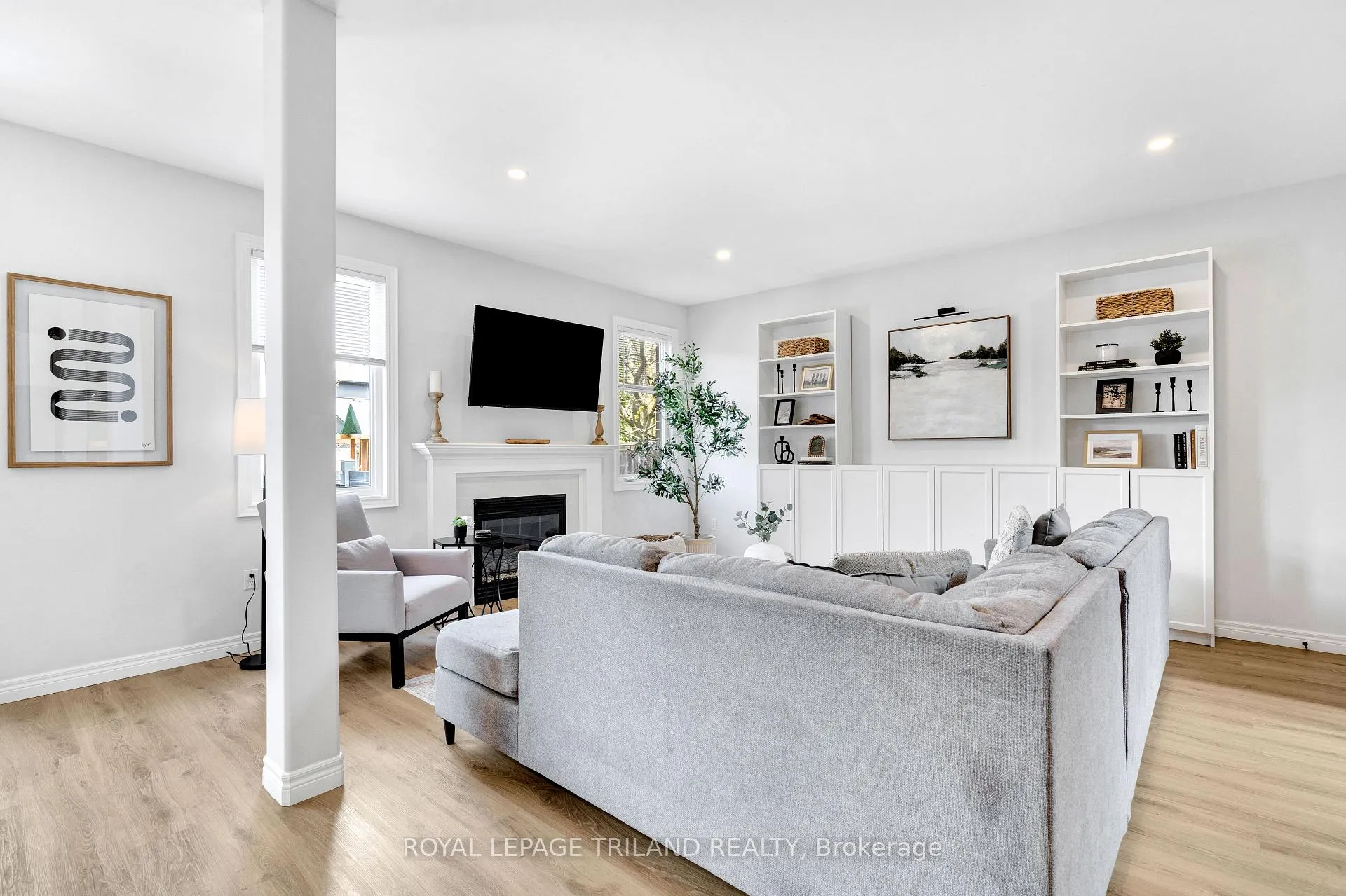 Photo 9 of 731 Springwood Crescent, London, North E — HOMEH