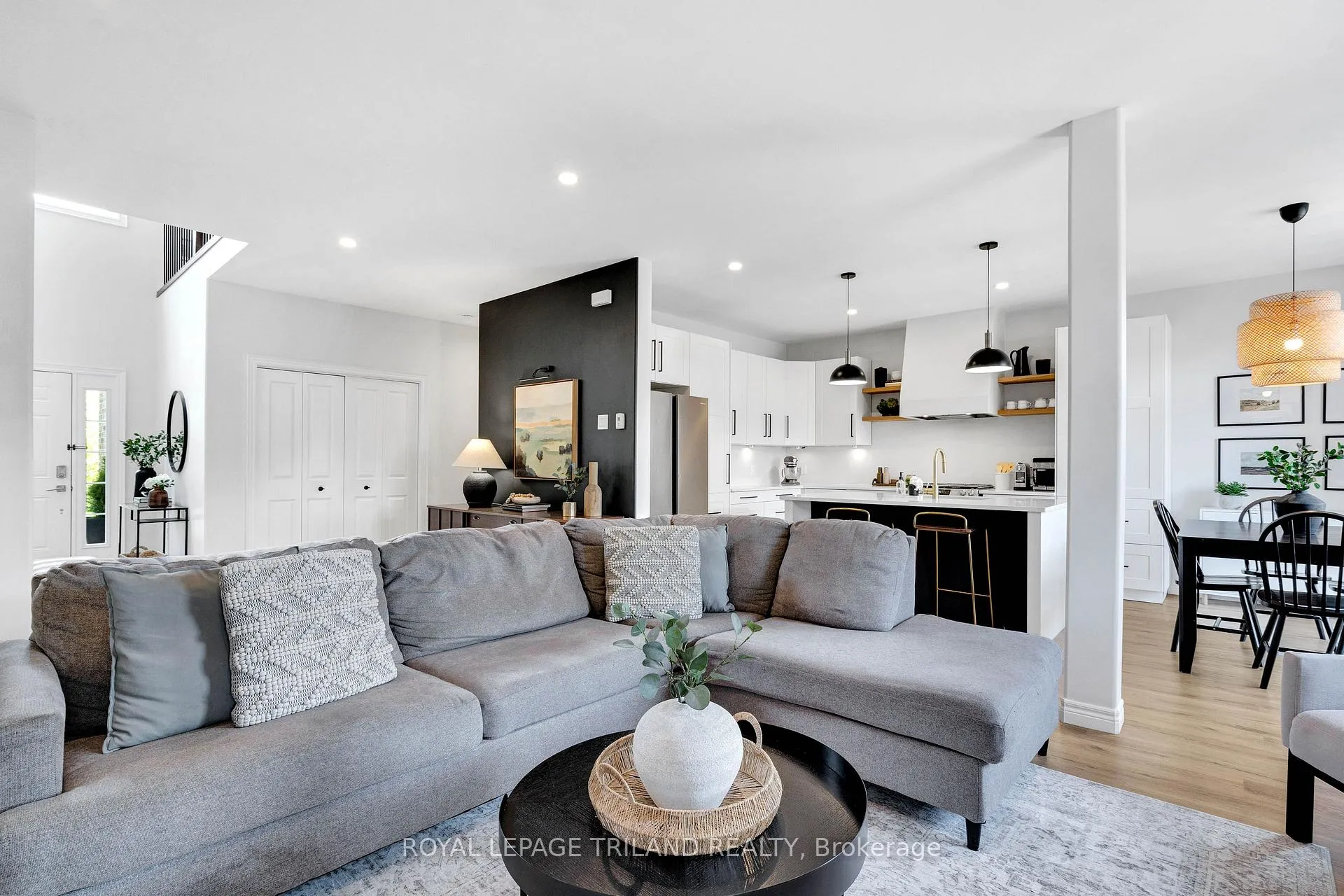 Photo 13 of 731 Springwood Crescent, London, North E — HOMEH