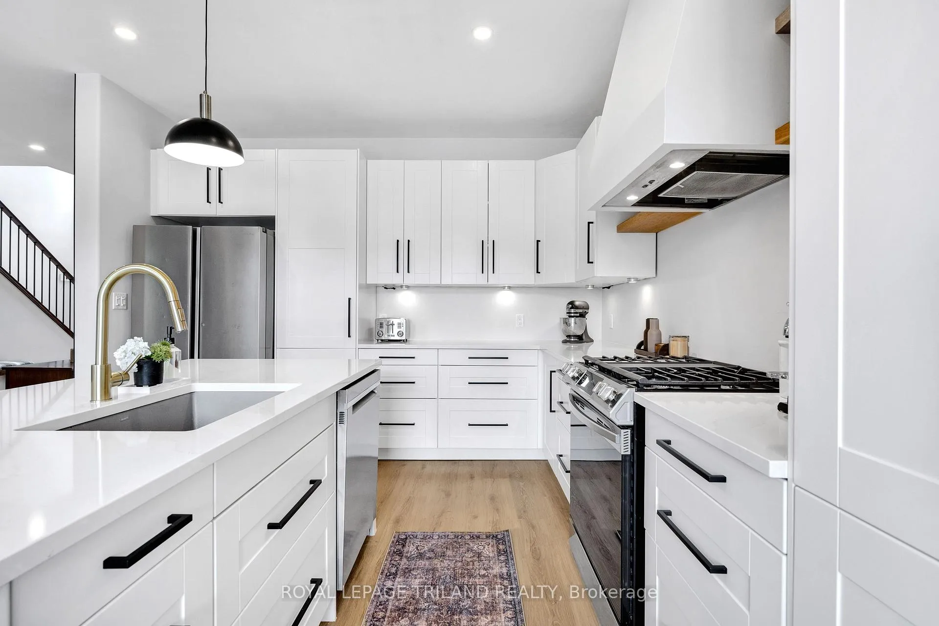 Photo 19 of 731 Springwood Crescent, London, North E — HOMEH