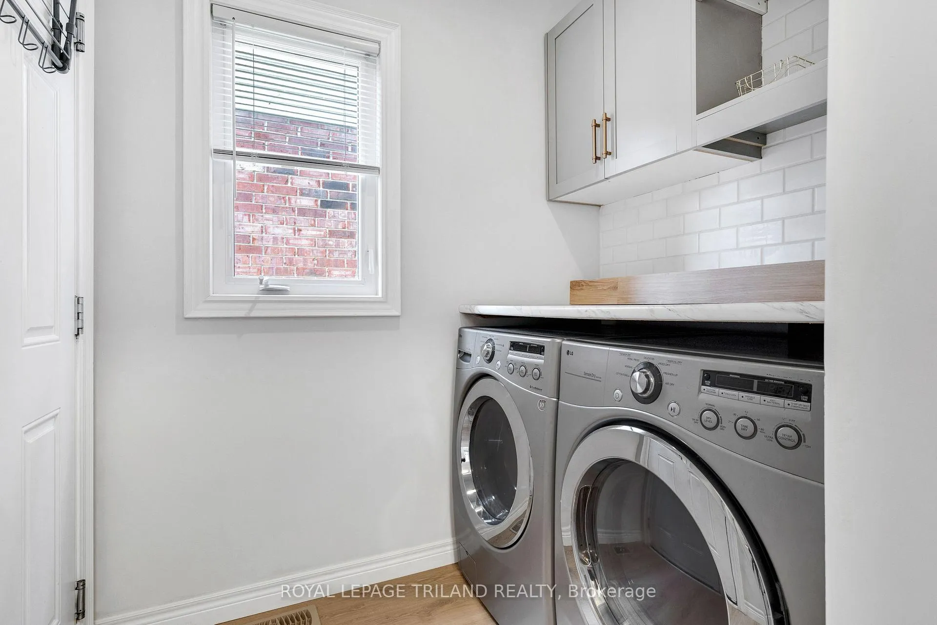 Photo 23 of 731 Springwood Crescent, London, North E — HOMEH