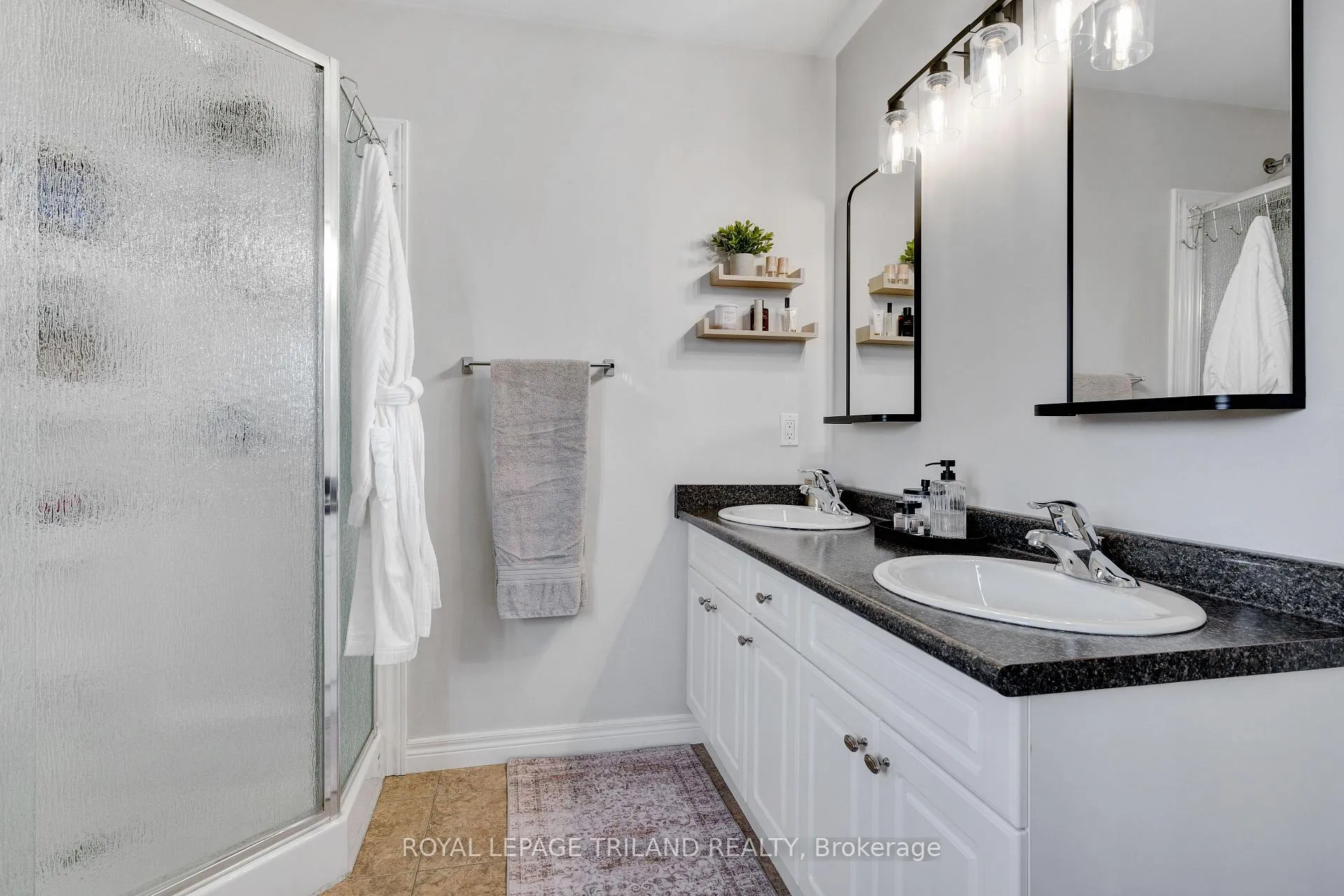 Photo 27 of 731 Springwood Crescent, London, North E — HOMEH