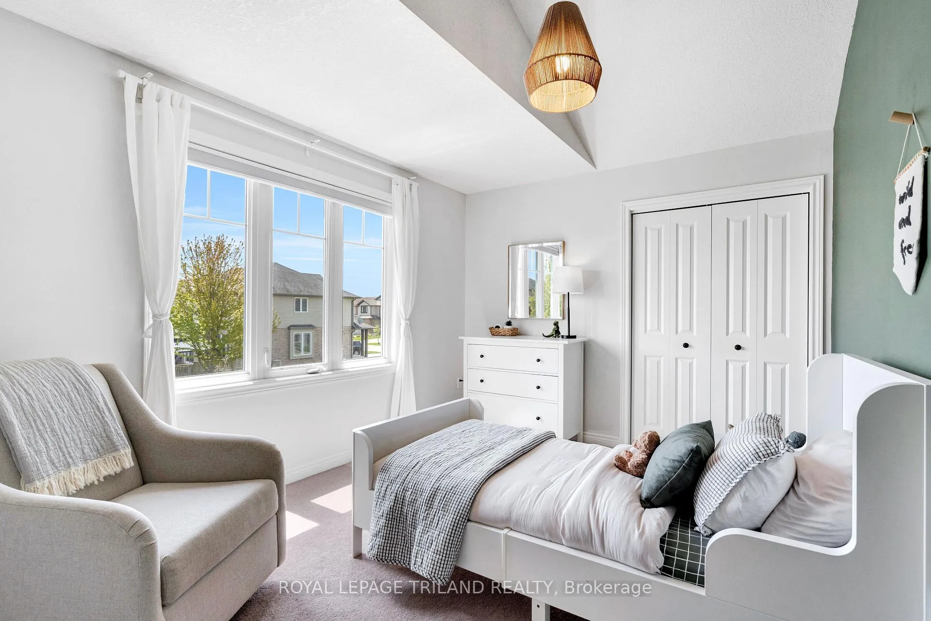Photo 28 of 731 Springwood Crescent, London, North E — HOMEH