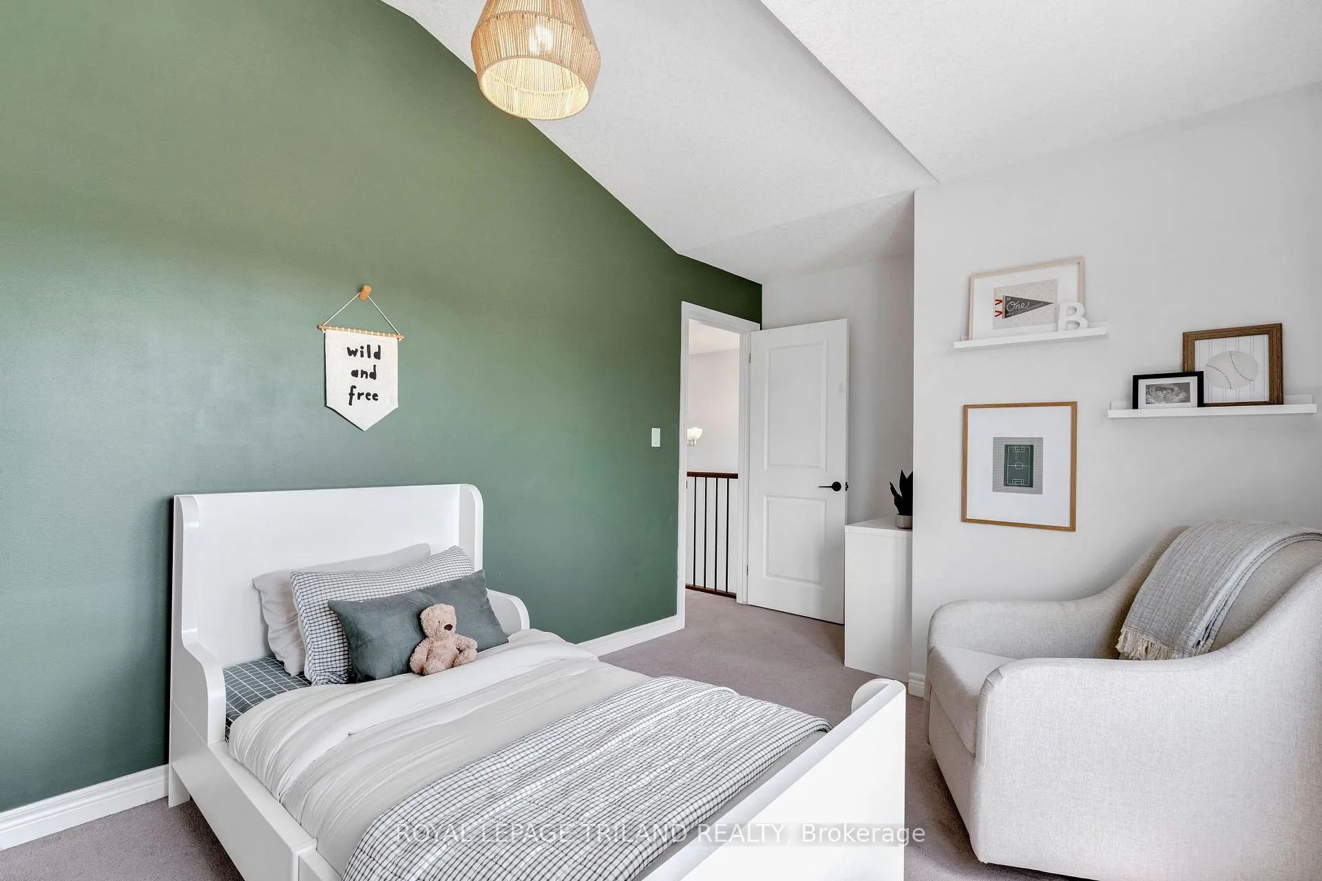 Photo 29 of 731 Springwood Crescent, London, North E — HOMEH