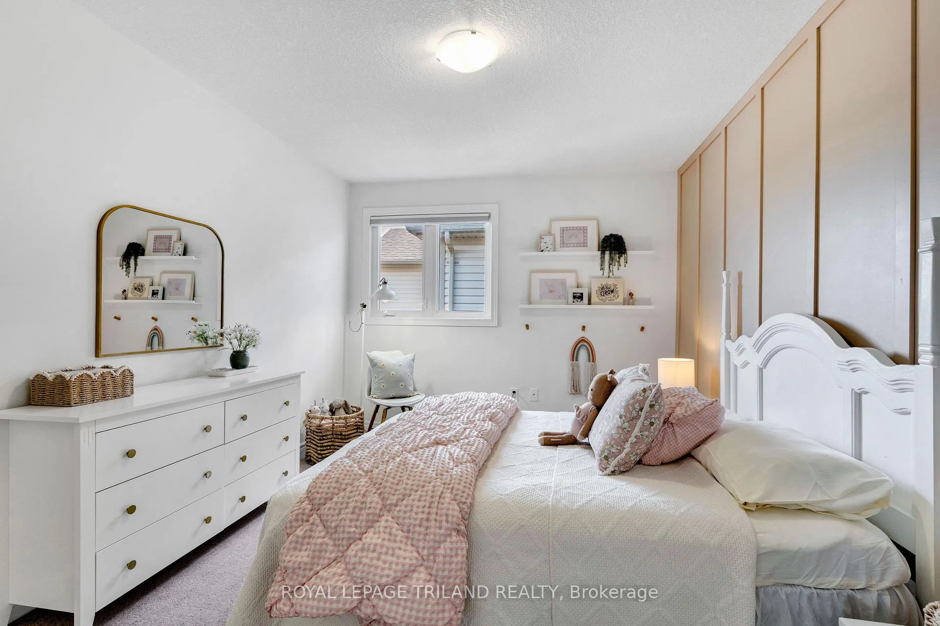 Photo 30 of 731 Springwood Crescent, London, North E — HOMEH