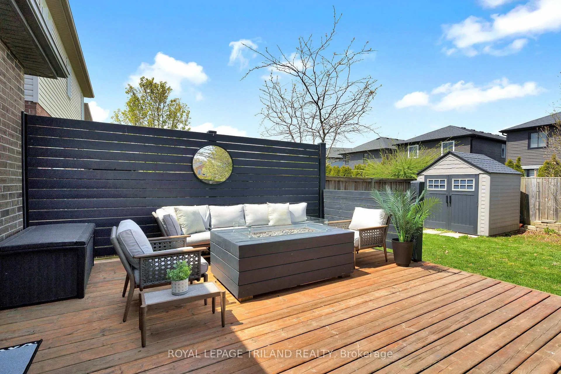 Photo 40 of 731 Springwood Crescent, London, North E — HOMEH