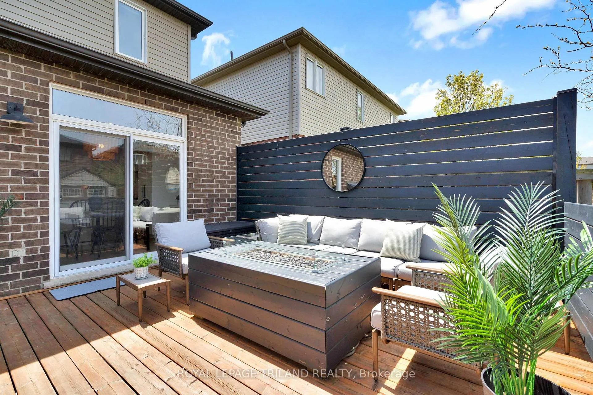 Photo 41 of 731 Springwood Crescent, London, North E — HOMEH