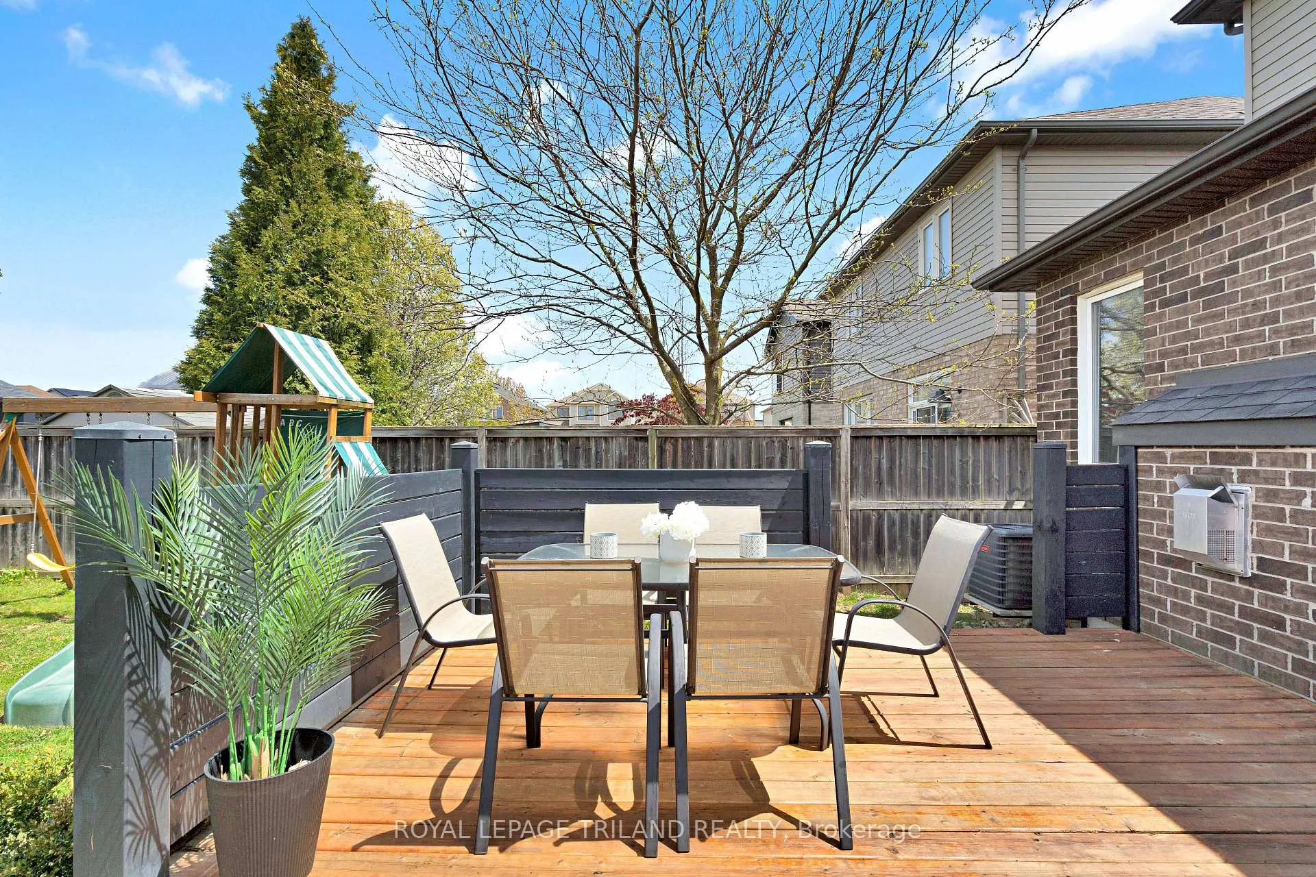 Photo 42 of 731 Springwood Crescent, London, North E — HOMEH