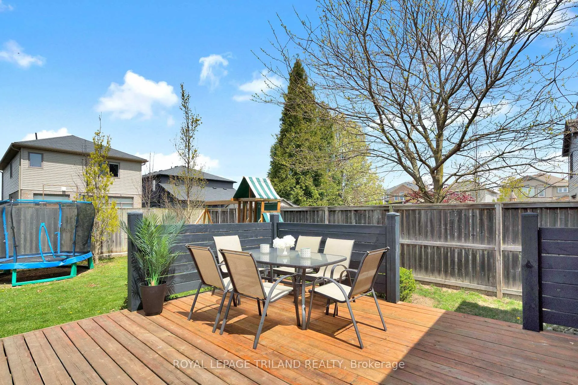 Photo 43 of 731 Springwood Crescent, London, North E — HOMEH