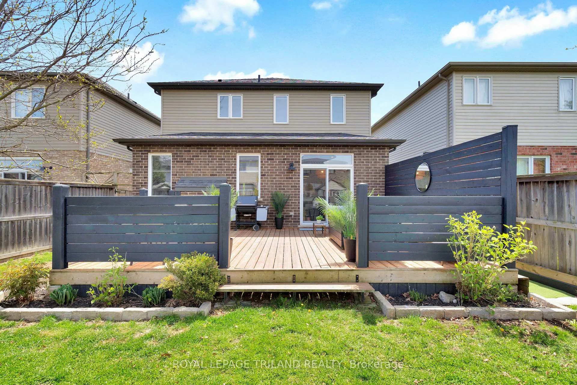 Photo 44 of 731 Springwood Crescent, London, North E — HOMEH
