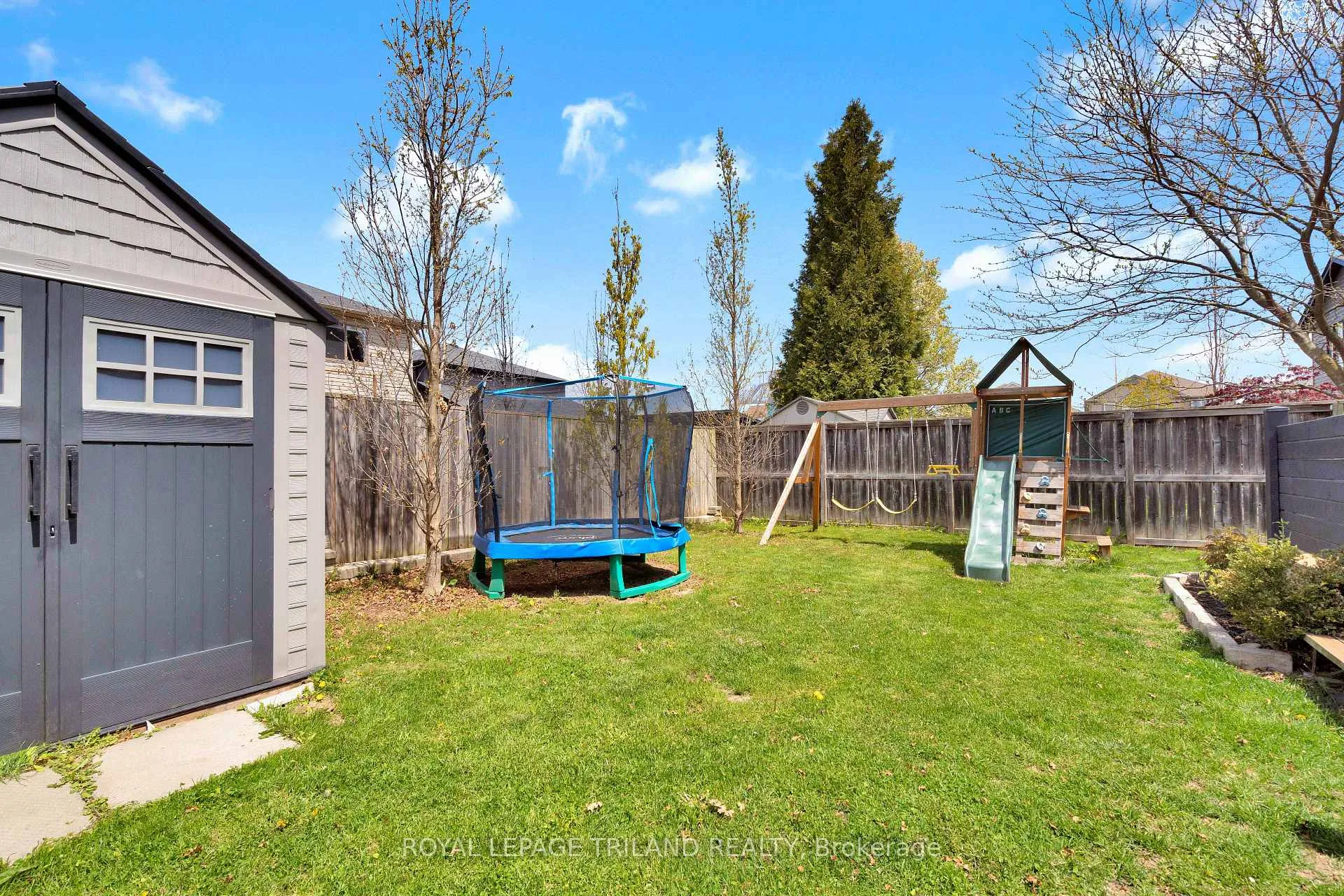 Photo 46 of 731 Springwood Crescent, London, North E — HOMEH