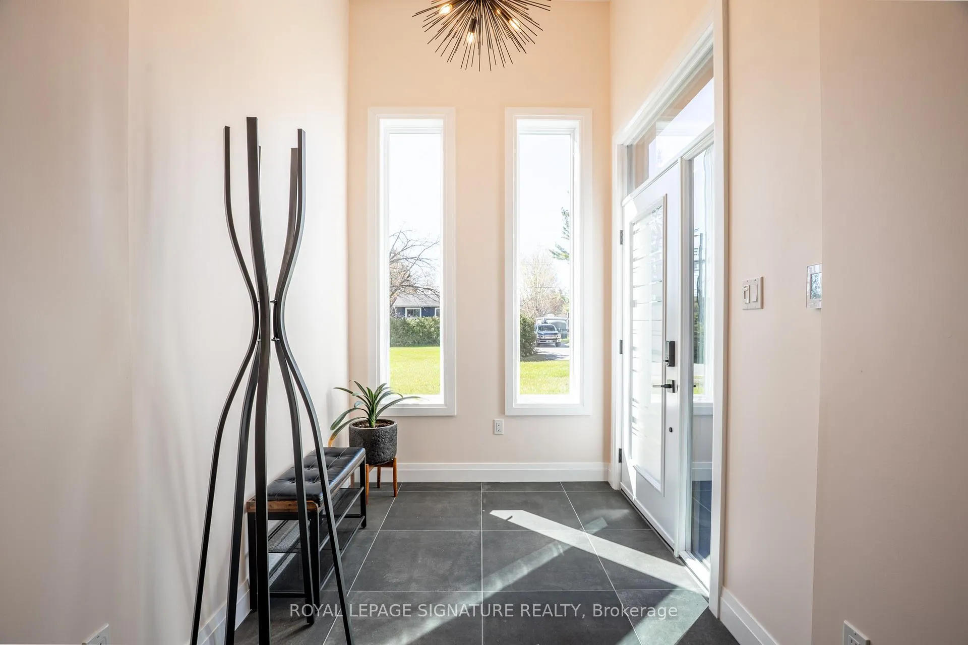 Photo 2 of 34 Champlain Crescent, Oro-Medonte, Warminster — HOMEH