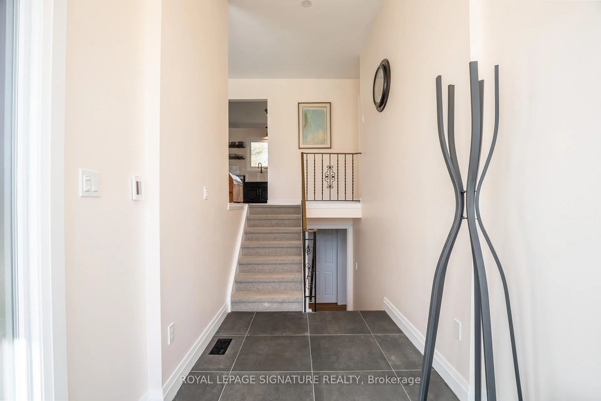 Photo 3 of 34 Champlain Crescent, Oro-Medonte, Warminster — HOMEH