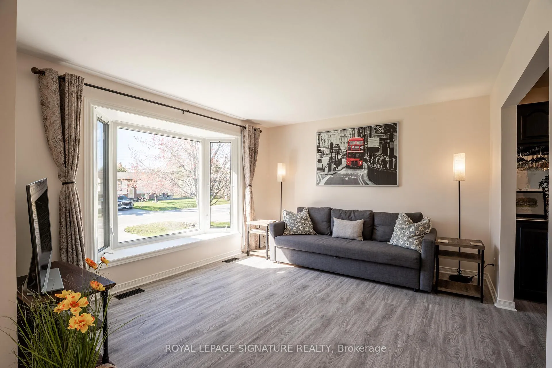Photo 11 of 34 Champlain Crescent, Oro-Medonte, Warminster — HOMEH