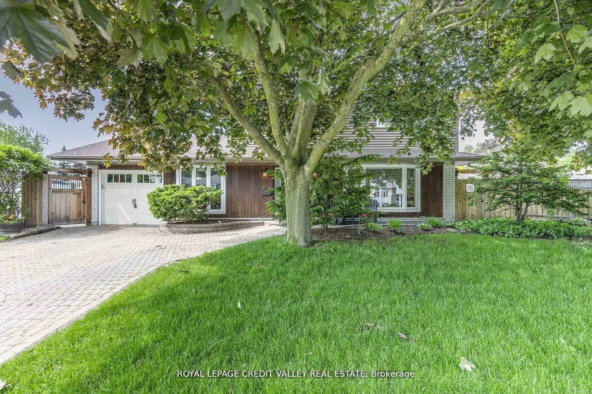 Photo 2 of 36 Lockton Crescent, Brampton, Brampton East — HOMEH