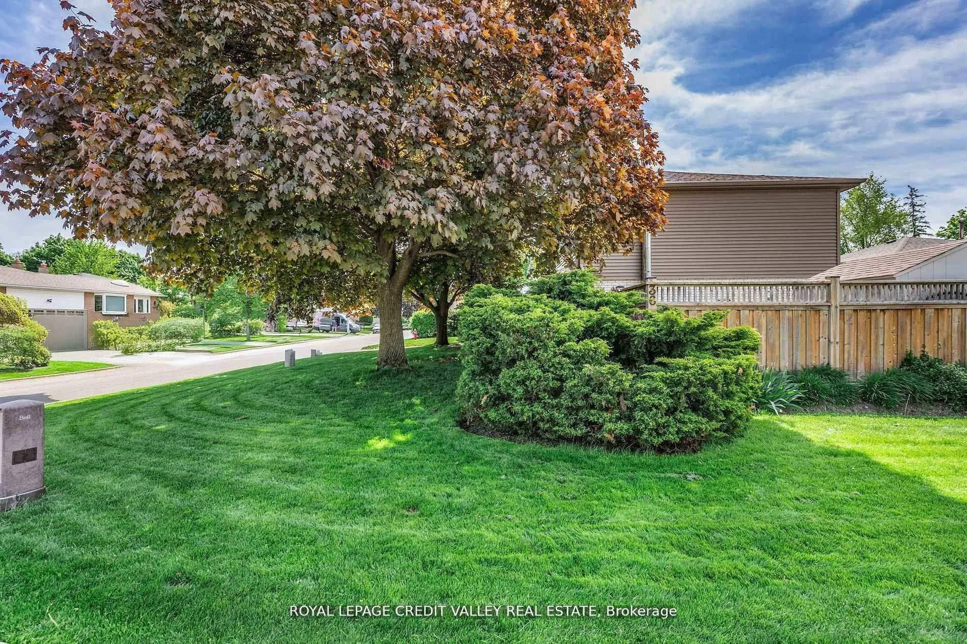 Photo 3 of 36 Lockton Crescent, Brampton, Brampton East — HOMEH