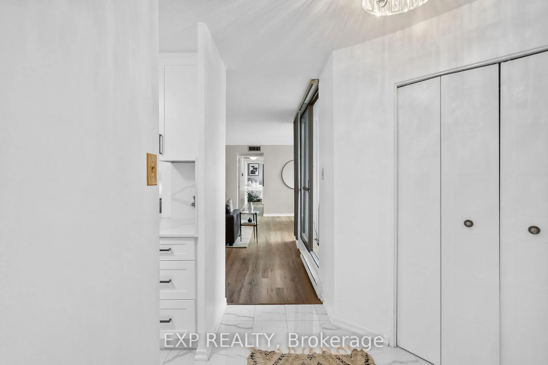 Photo 3 of Unit 905, 2323 Confederation Parkway, Mississauga, Cooksville — HOMEH